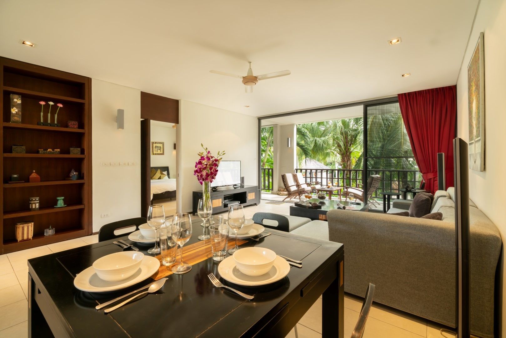 Two-bedroom apartment in a complex surrounded by a picturesque garden, Bangtao