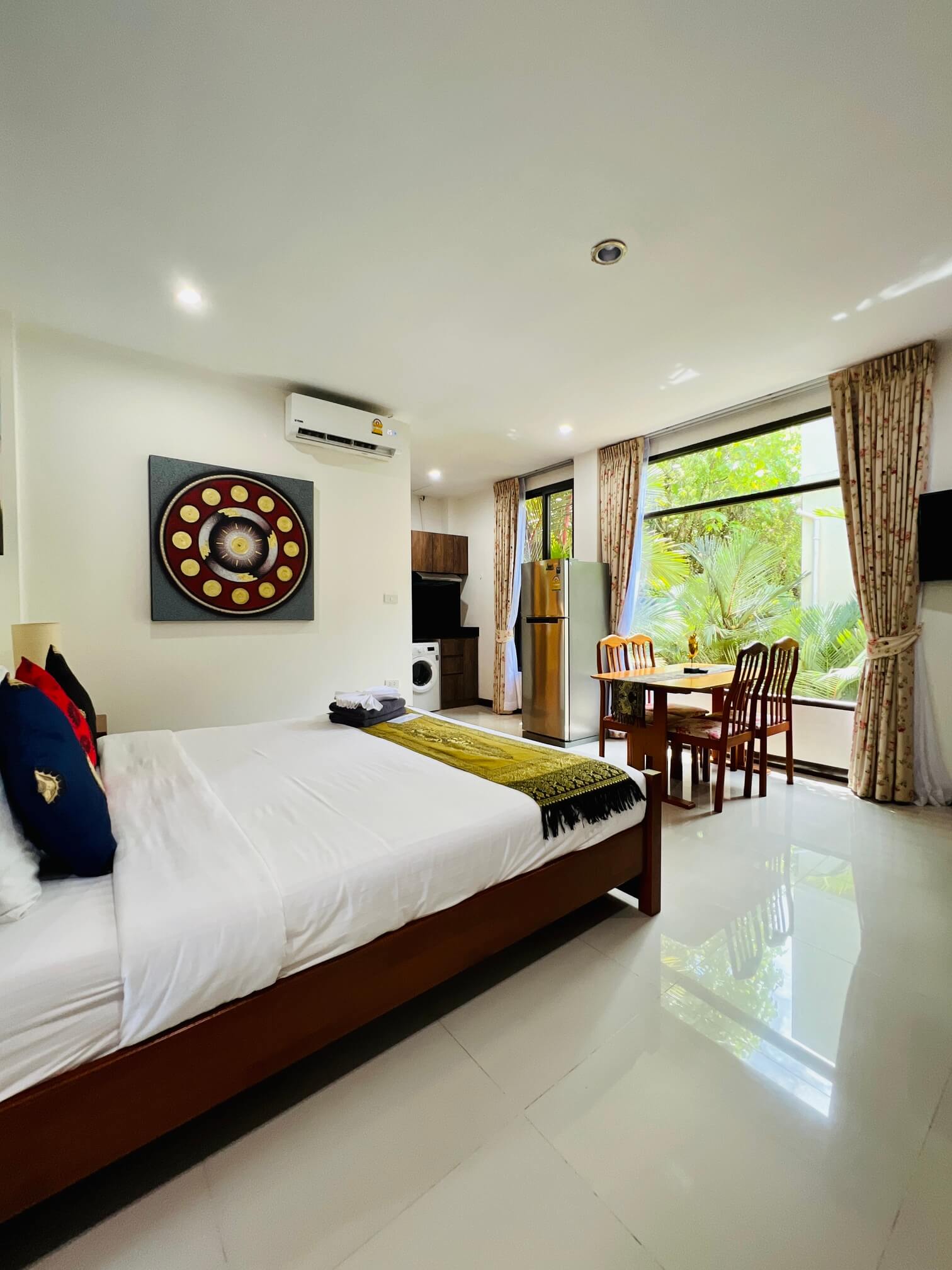Good Location Apartment with Rooftop Access, 2 Bedrooms, Rawai