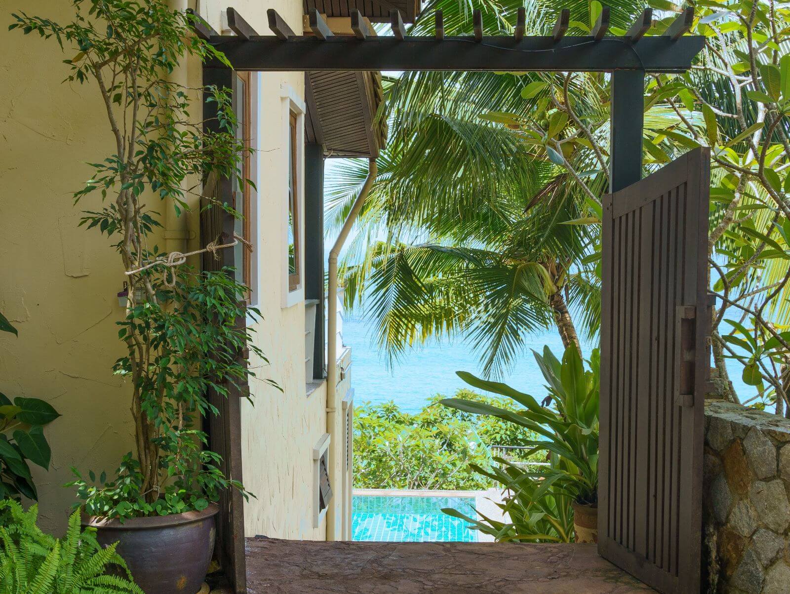 Ideal villa on rocky cliffs in Kamala area, 4 bedrooms