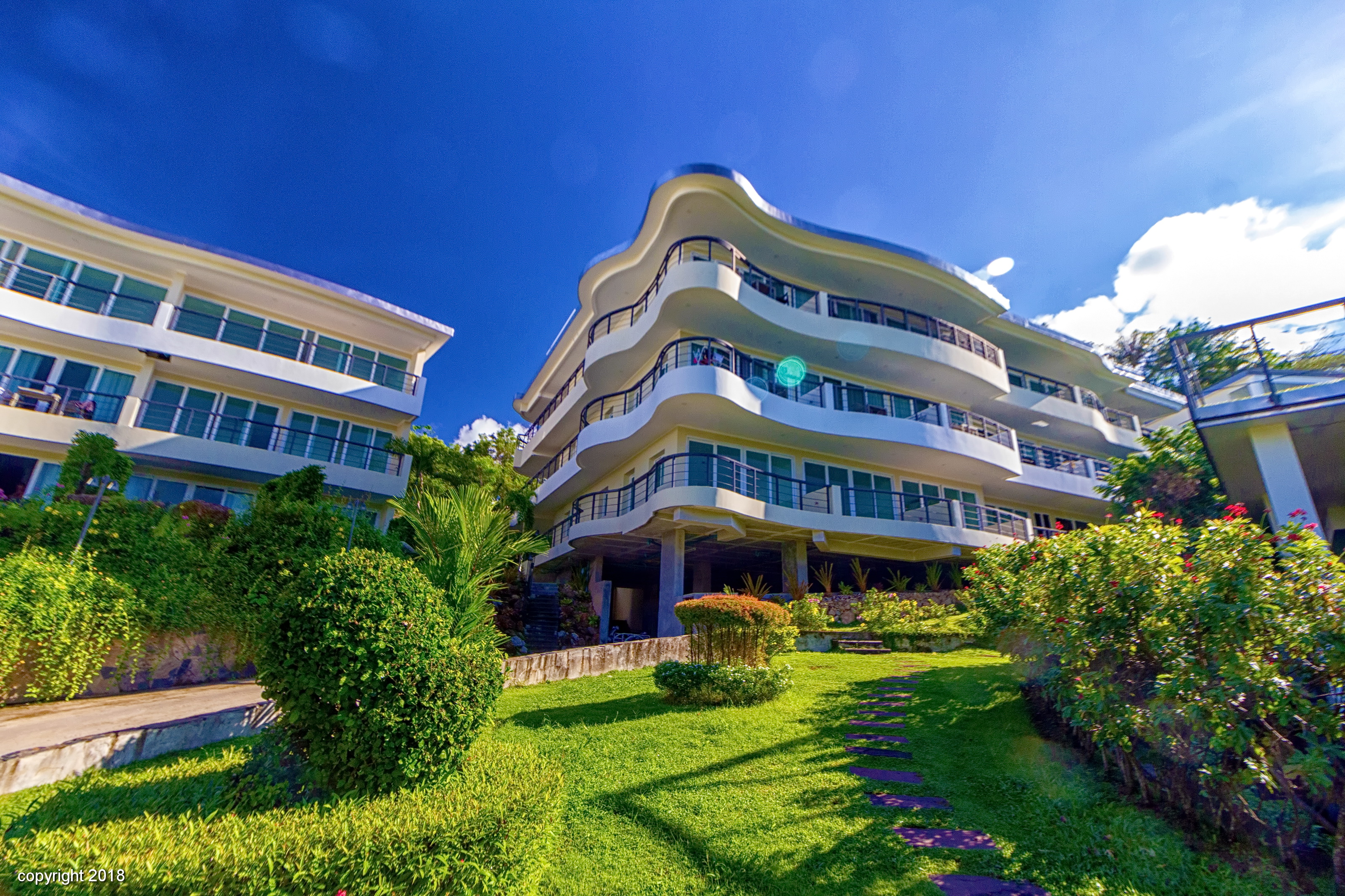 Spacious apartment with designer renovation and breathtaking sea and jungle views, 2 bedrooms, Karon