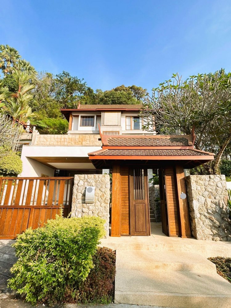 4 bedroom villa with private sandy beach, Surin