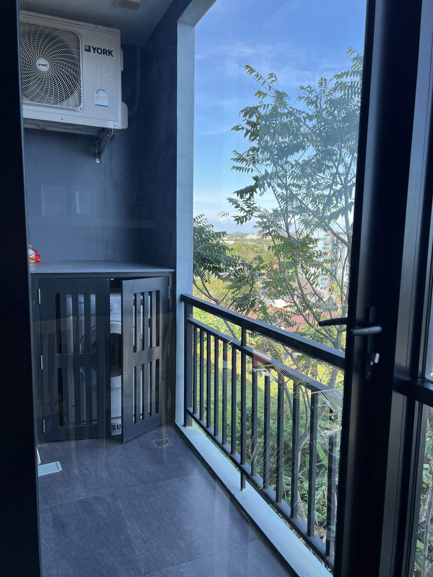 Studio apartment in a residential complex within walking distance of Nai Harn Beach