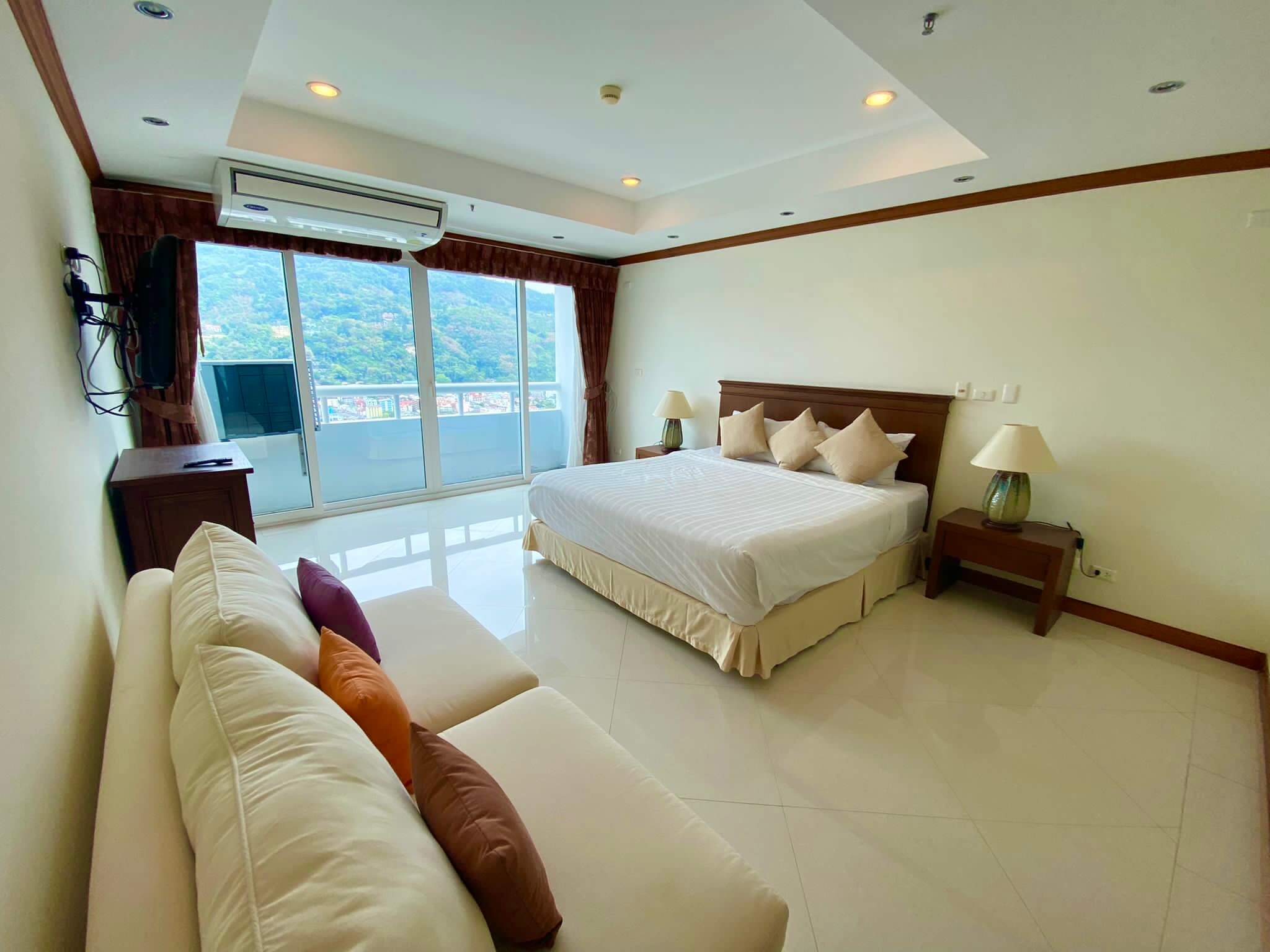 4 bedroom apartment with garden and sea view, Patong