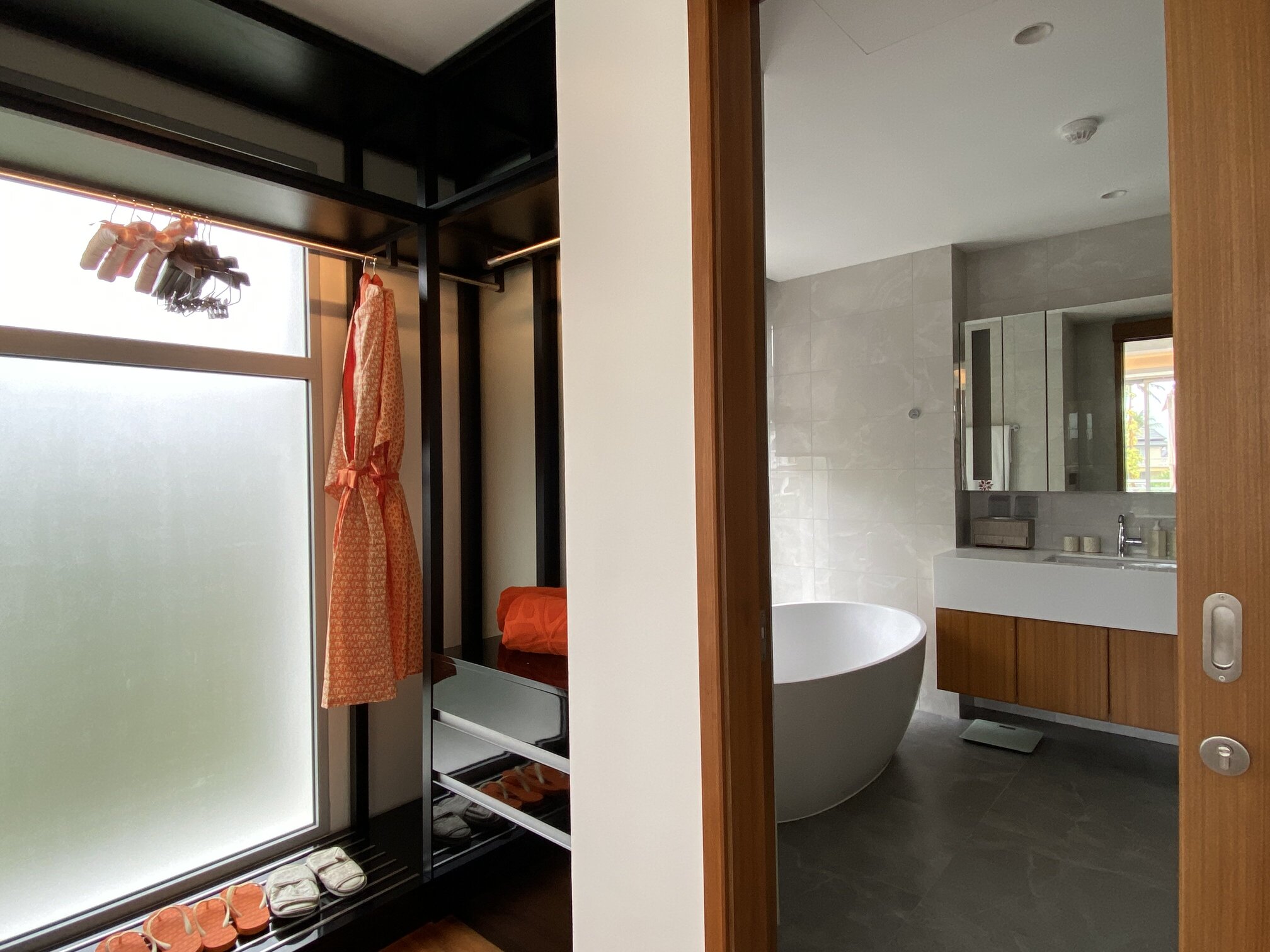 Spacious bright apartment with 2 bedrooms and everything you need for living, Bangtao