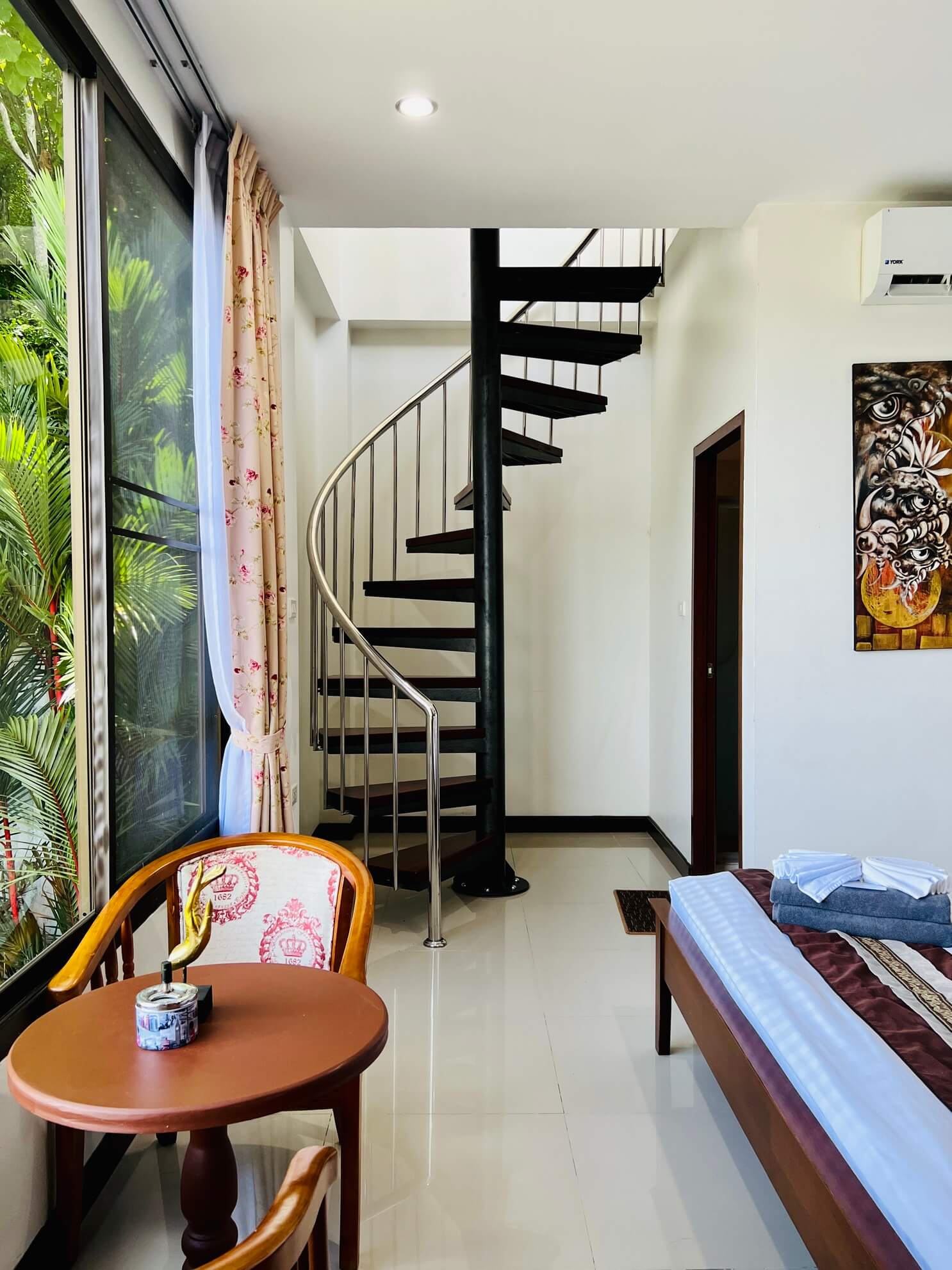 Good Location Apartment with Rooftop Access, 2 Bedrooms, Rawai