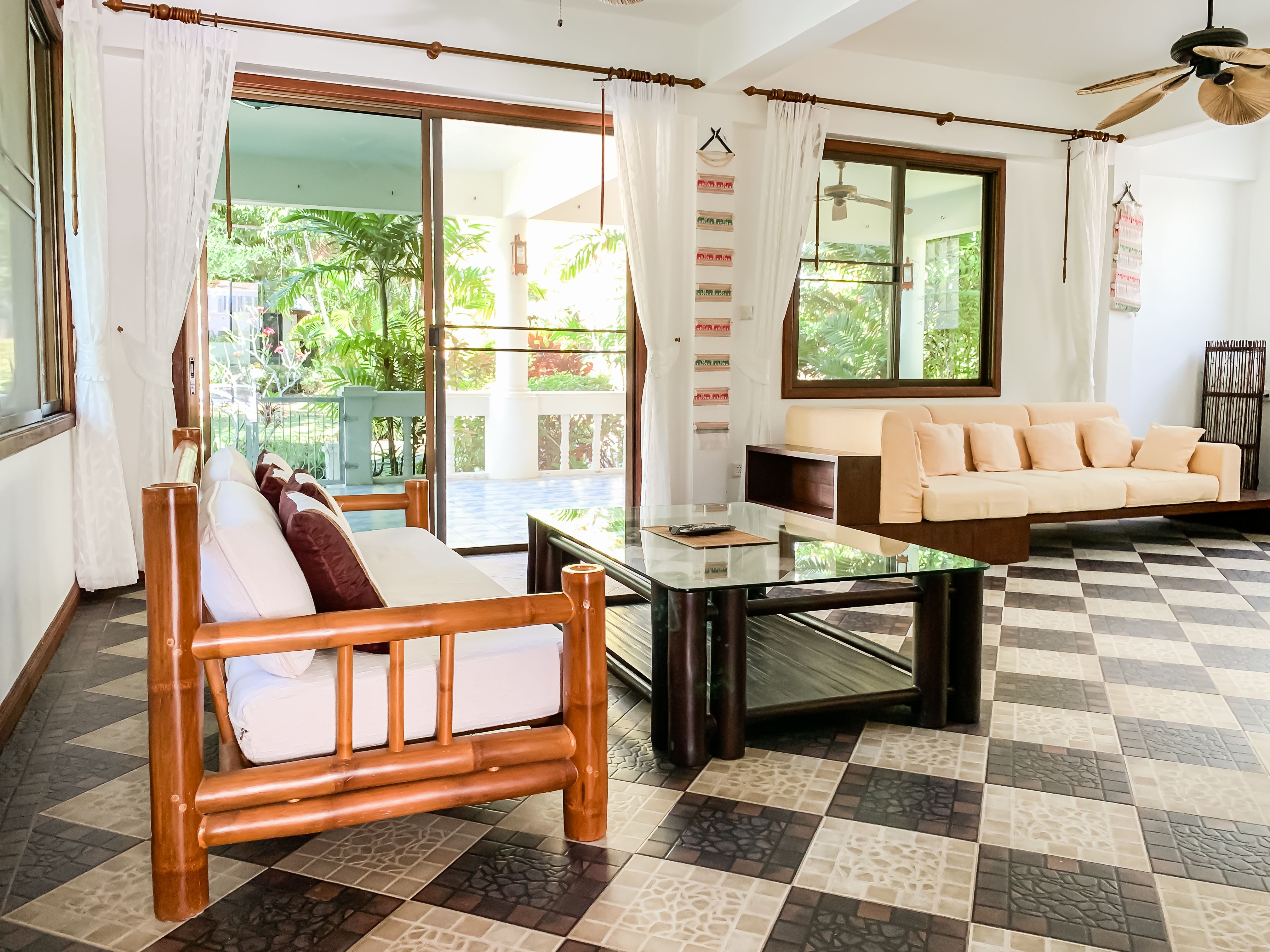 Private 4-bedroom villa with shared pool, Nai Harn