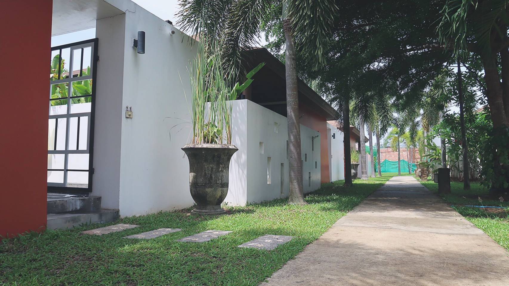 Cozy villa with a pool in Rawai, 1 bedroom