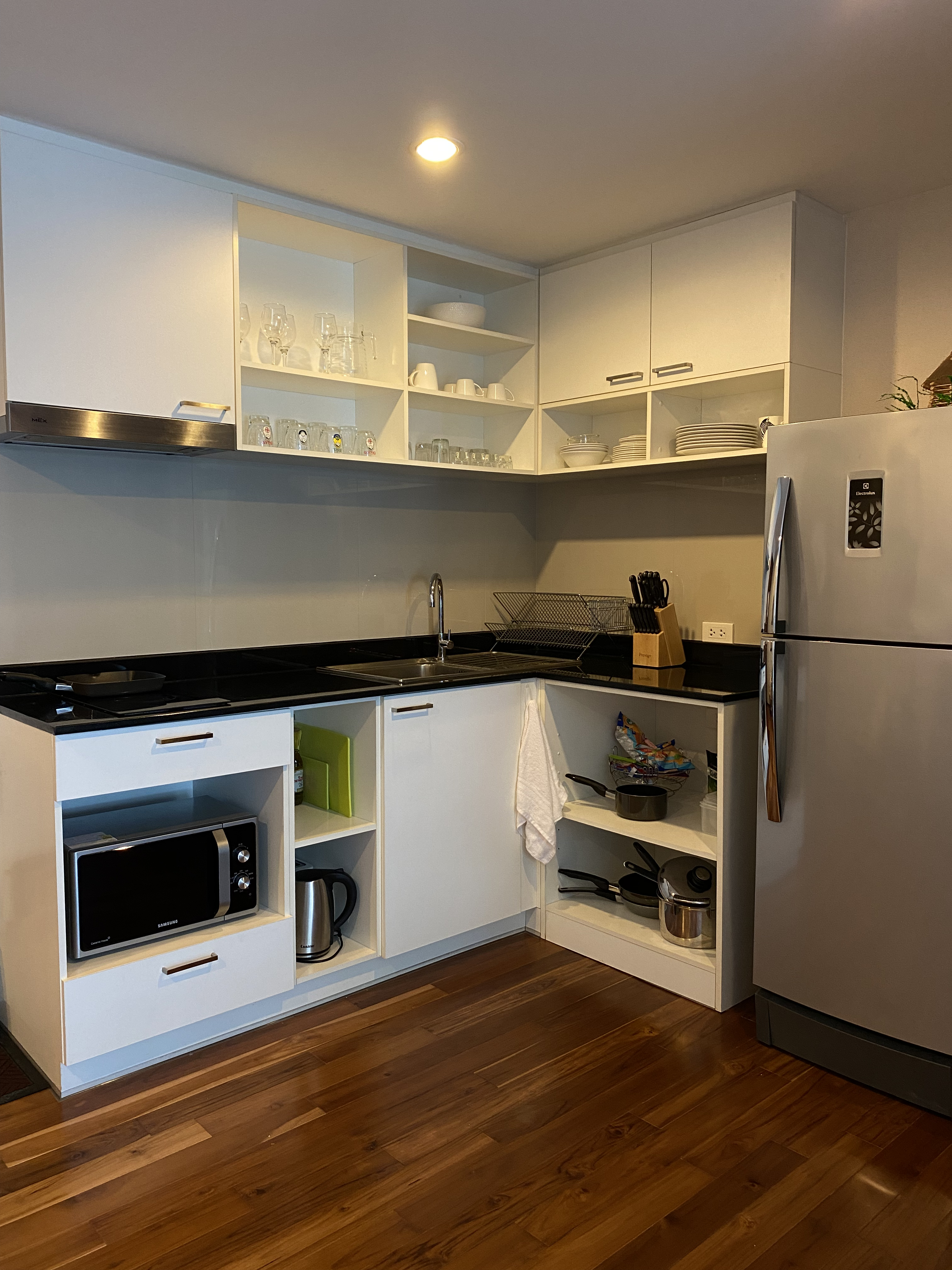 Apartment in a good complex within walking distance to Nai Harn beach, 1 bedroom