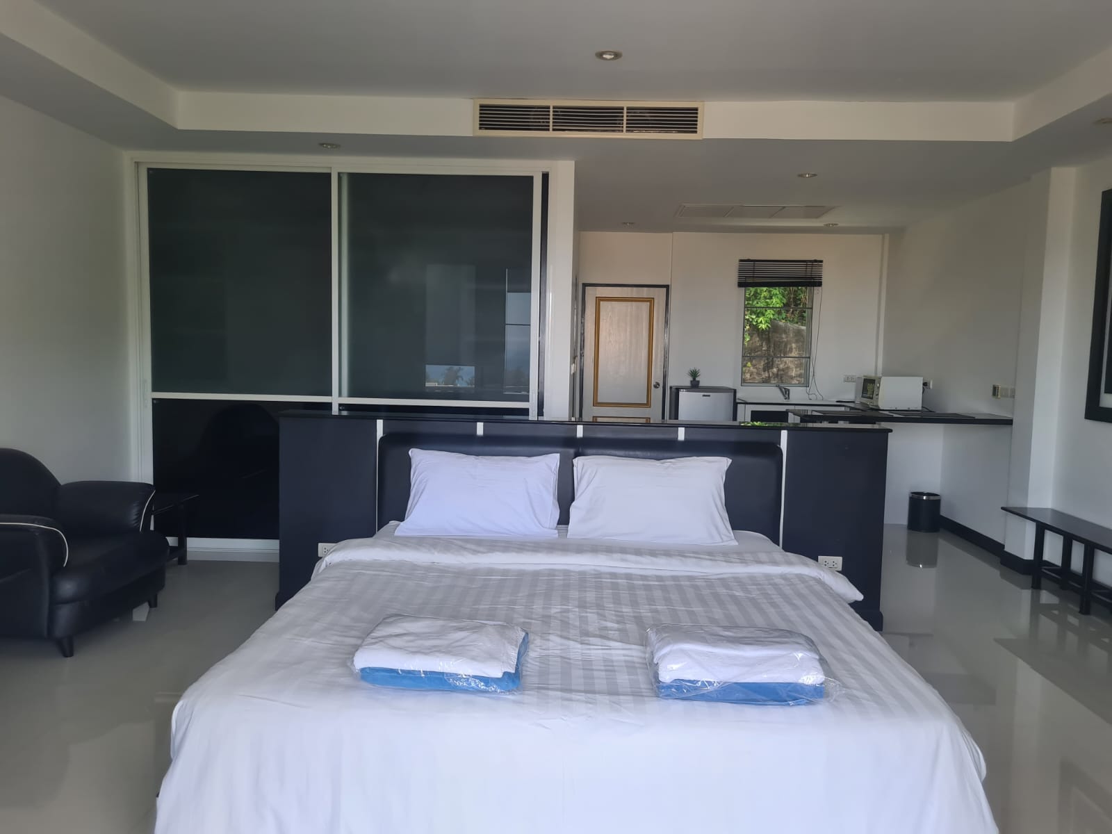 Studio apartment with sea view, Karon