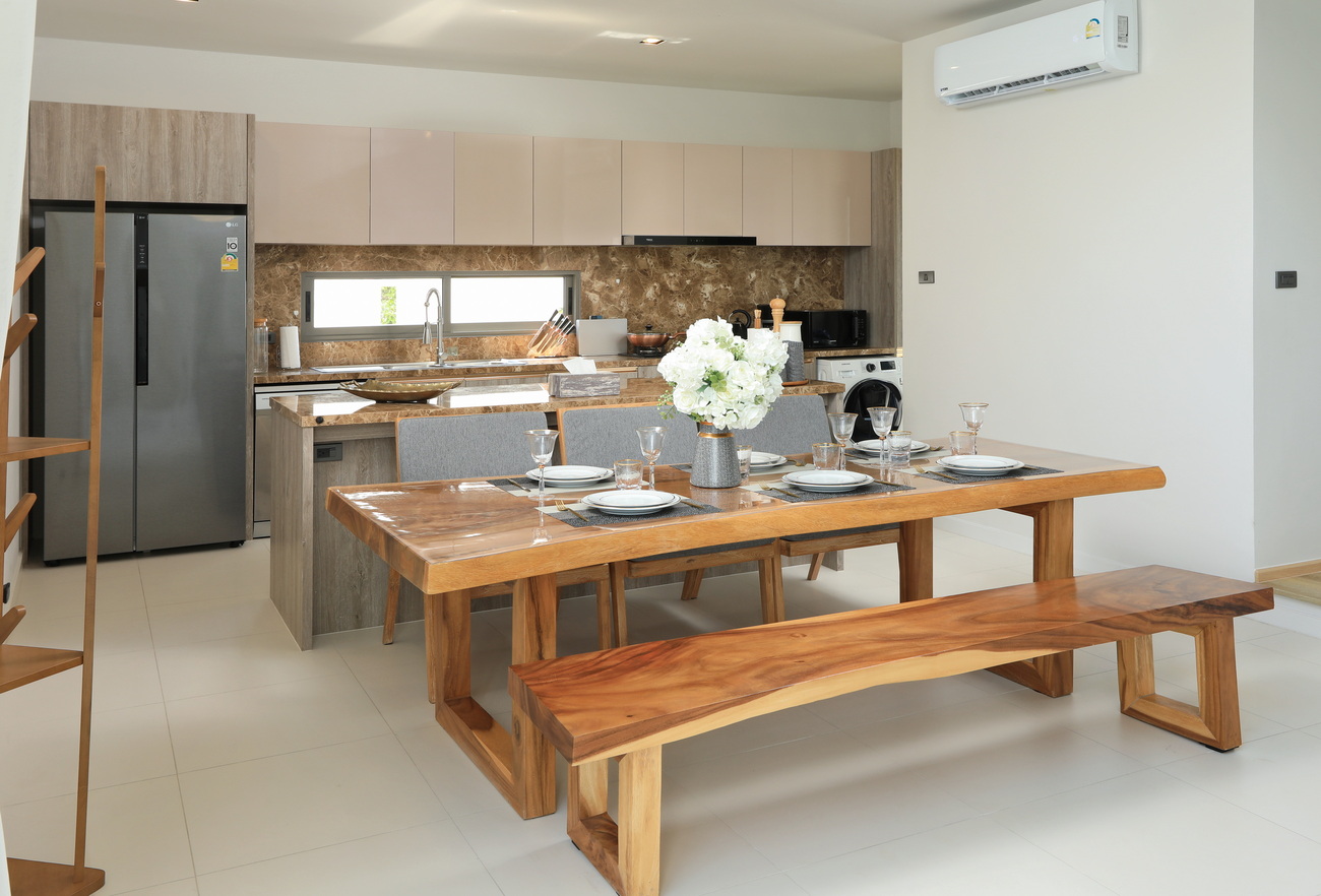 Two-storey 3-bedroom villa with a terrace and a swimming pool, Bangtao