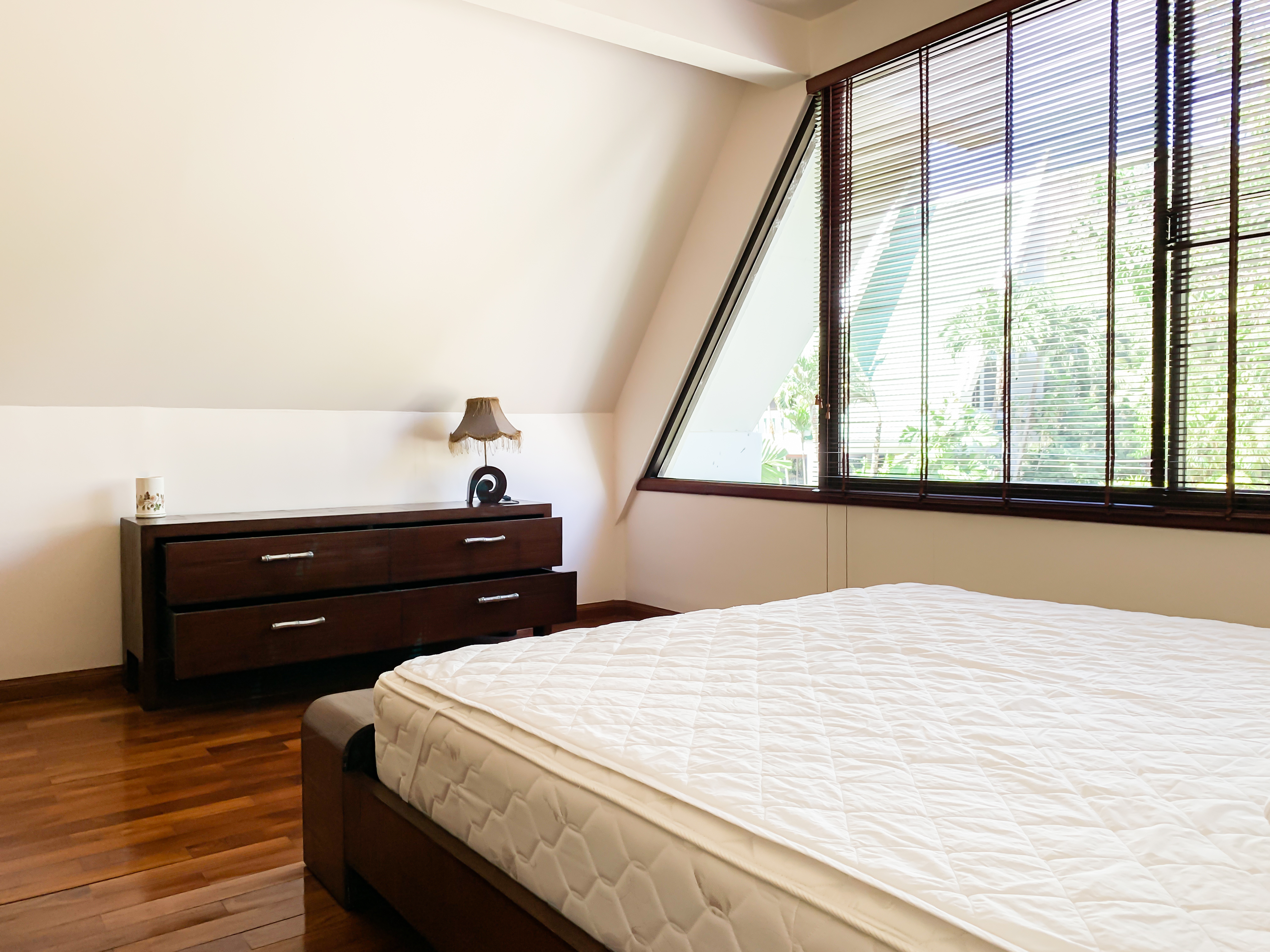 Private 4-bedroom villa with shared pool, Nai Harn