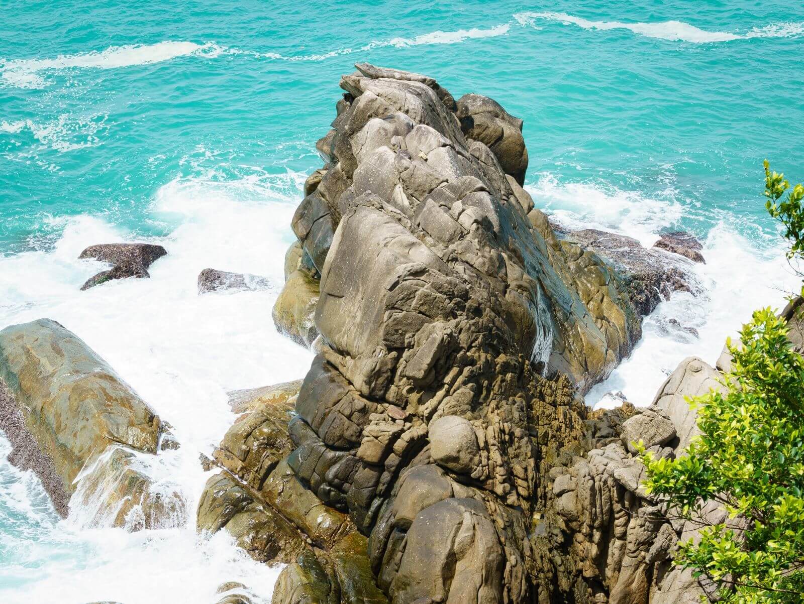 Ideal villa on rocky cliffs in Kamala area, 4 bedrooms