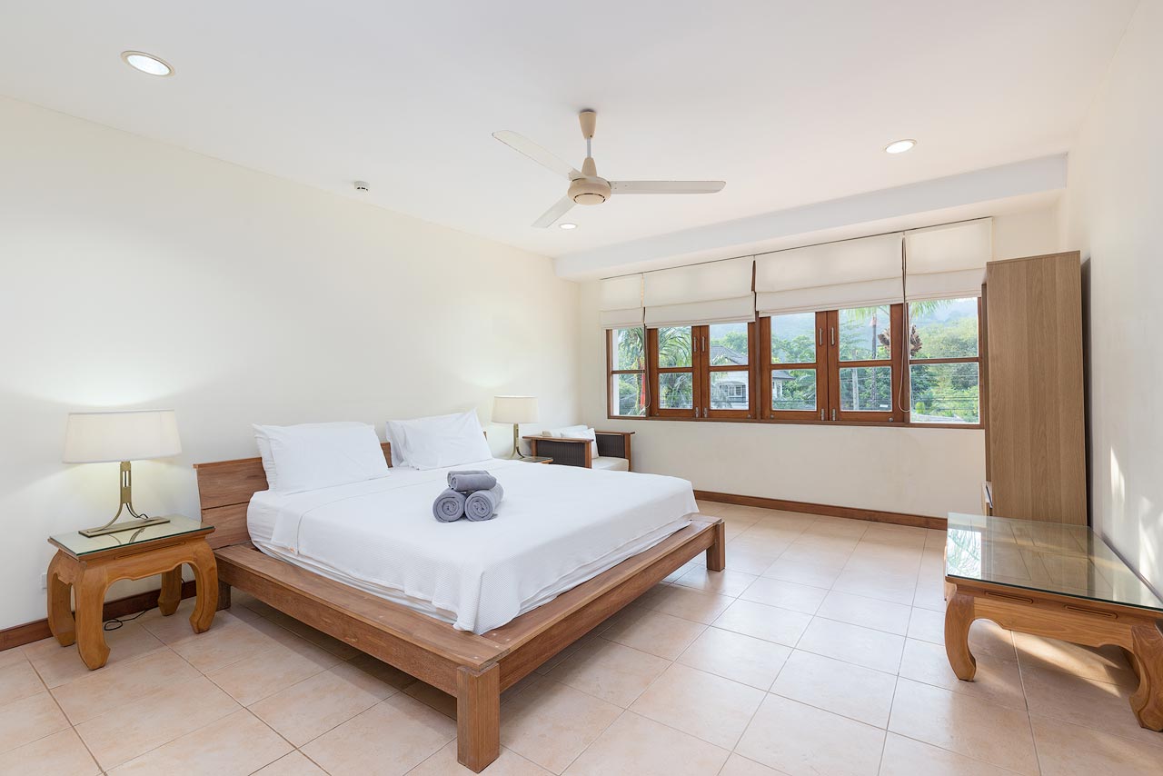 Spacious villa with private pool and landscaped garden, 5 bedrooms, Kathu