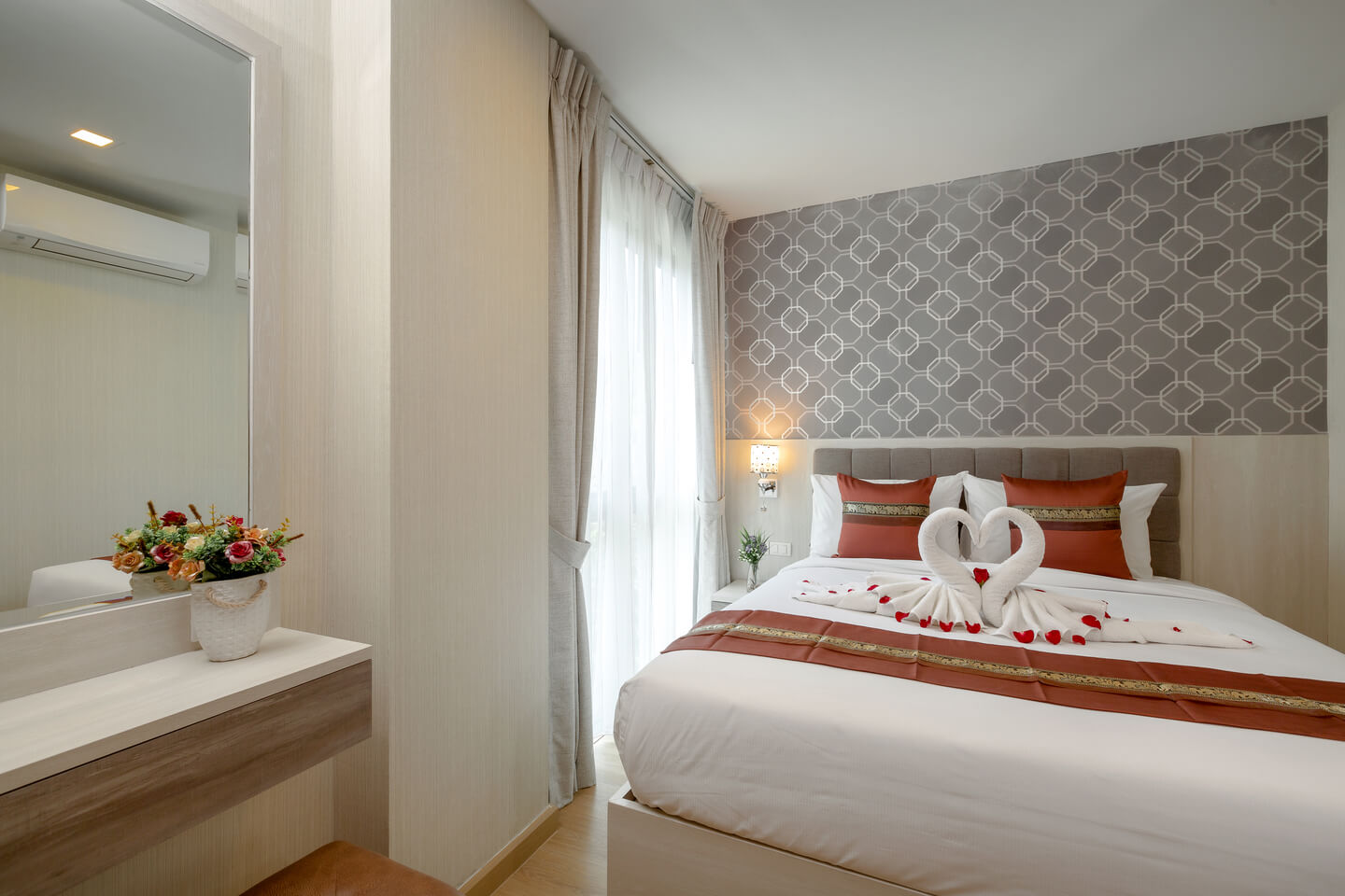 Spacious apartment with a balcony and mountain views, 1 bedroom, Kata Karon