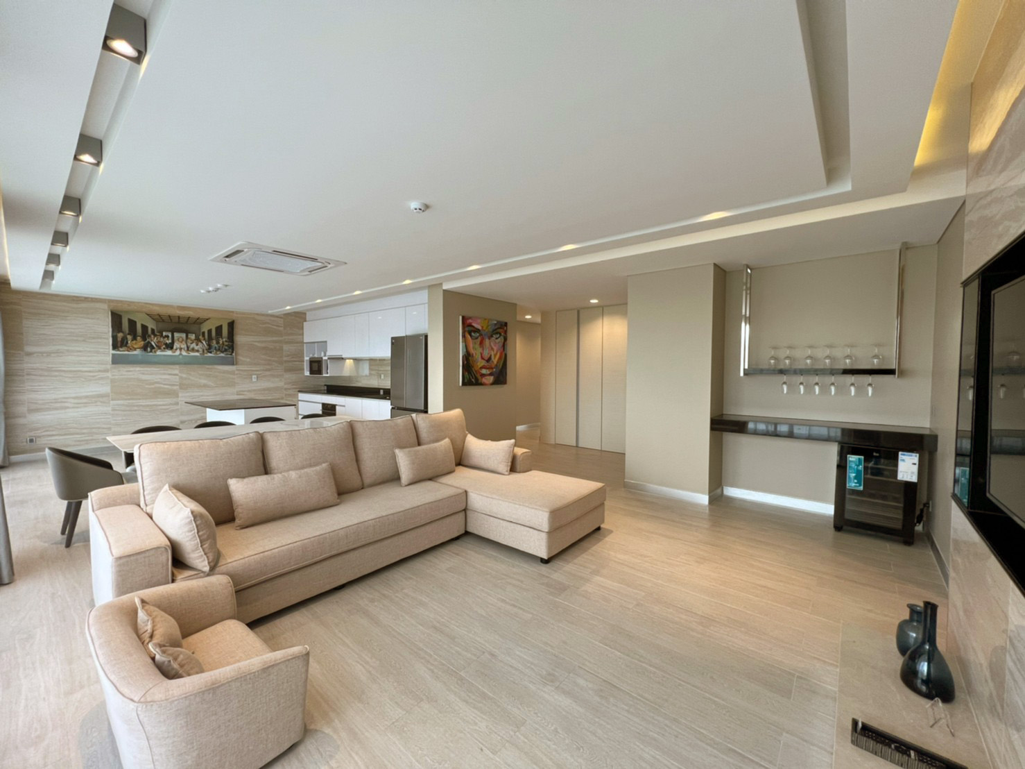 Bright apartment with panoramic windows, 3 bedrooms, Bangtao