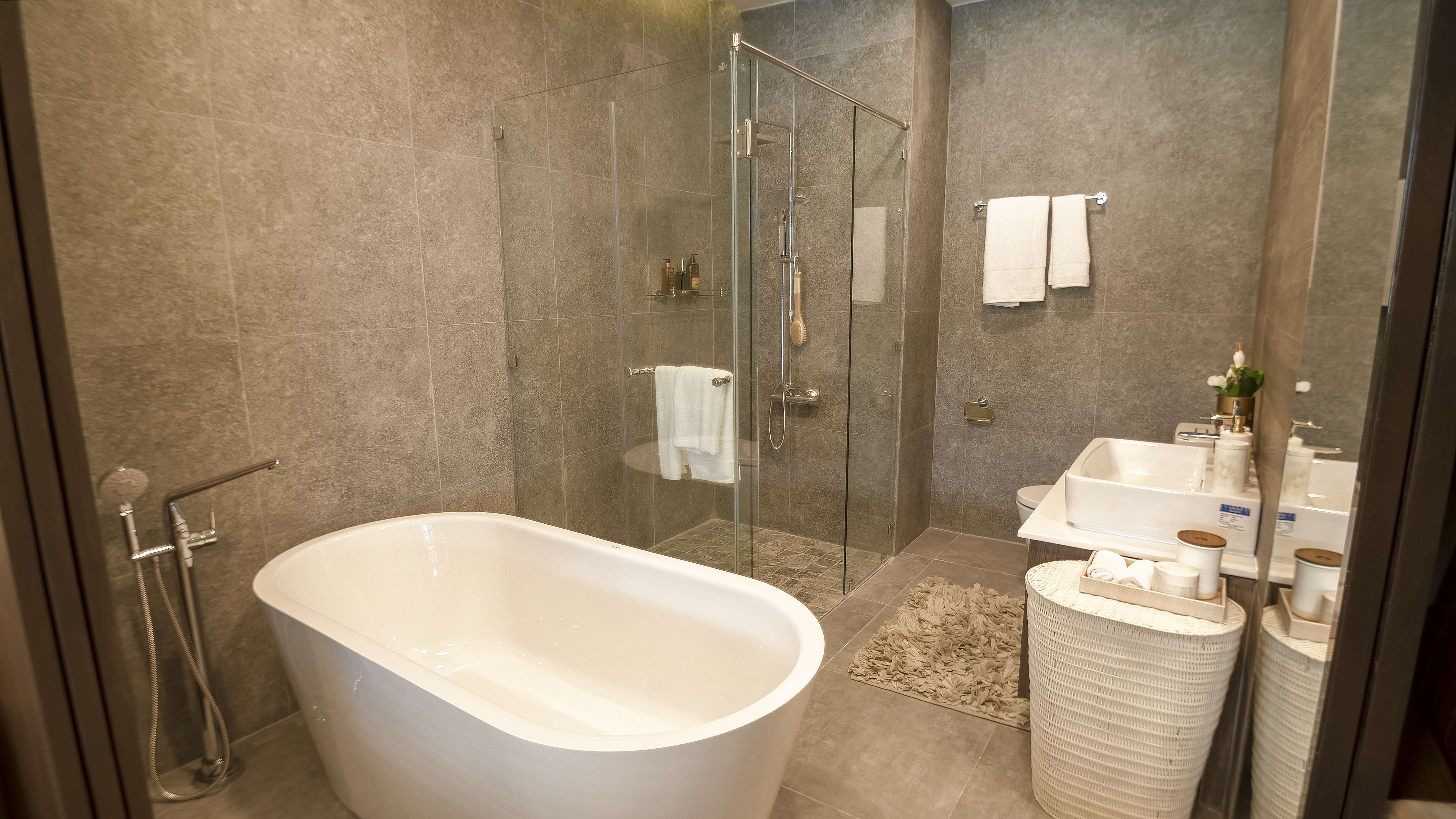 Spacious apartment with designer renovation and a breathtaking view from the window to the nature of the island, 1 bedroom