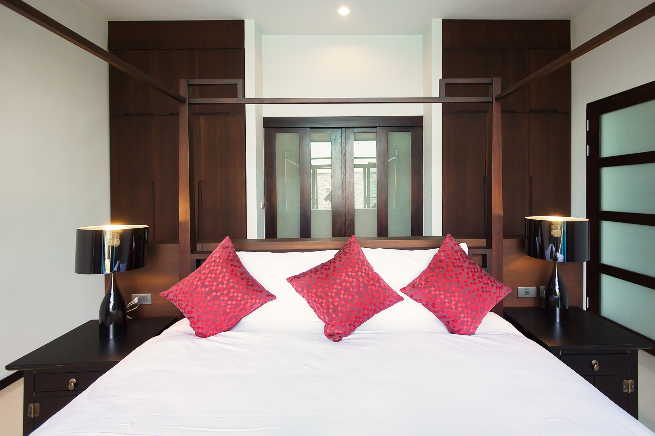 2 bedroom villa with a terrace and a pool in Nai Harn