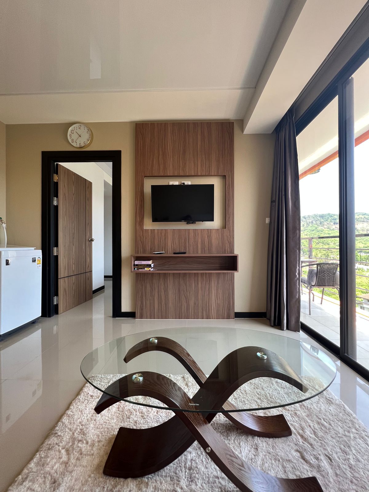 Cozy and spacious apartment overlooking the city and nature of the island, 1 bedroom, Nai Harn
