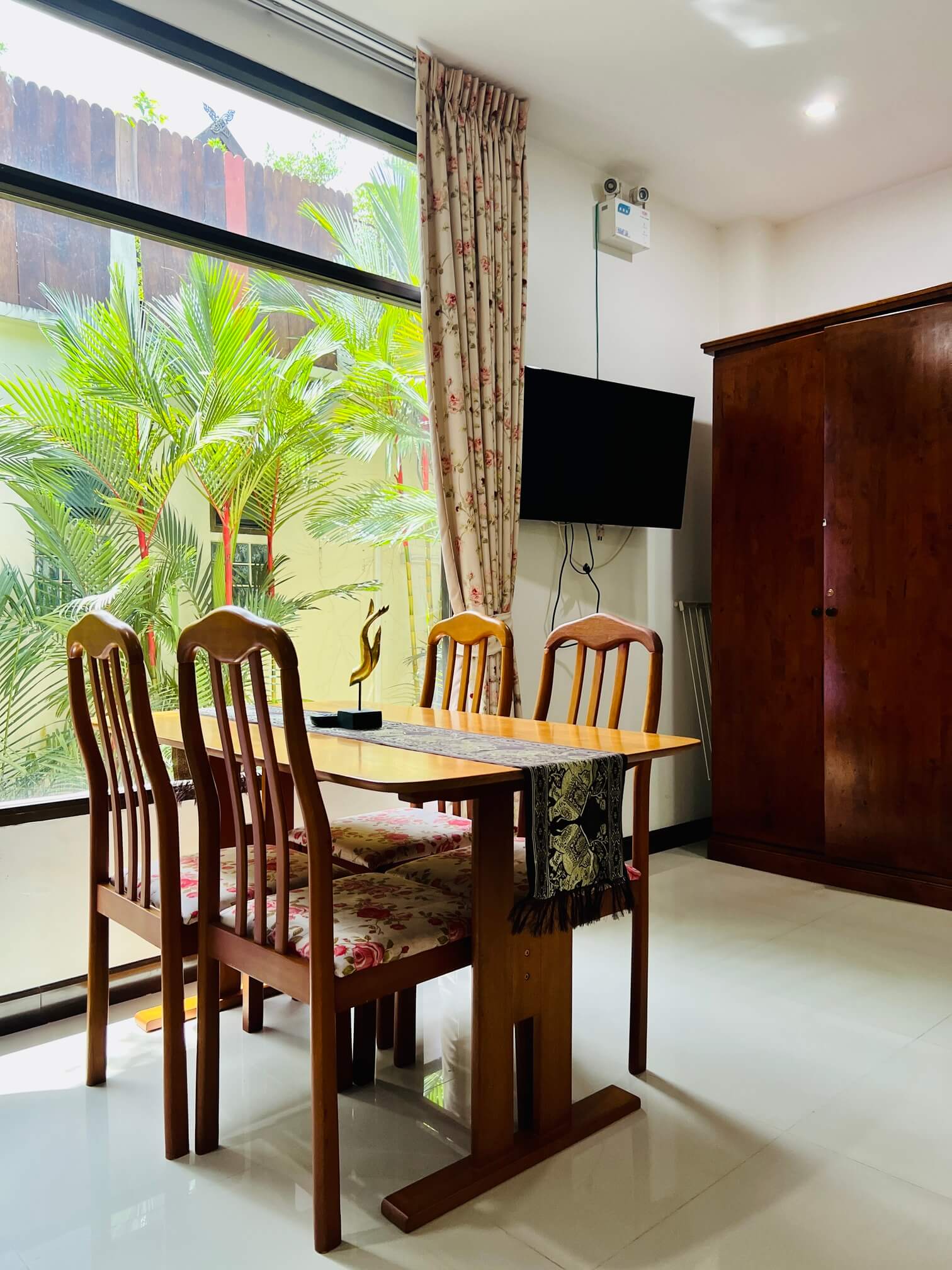 Good Location Apartment with Rooftop Access, 2 Bedrooms, Rawai