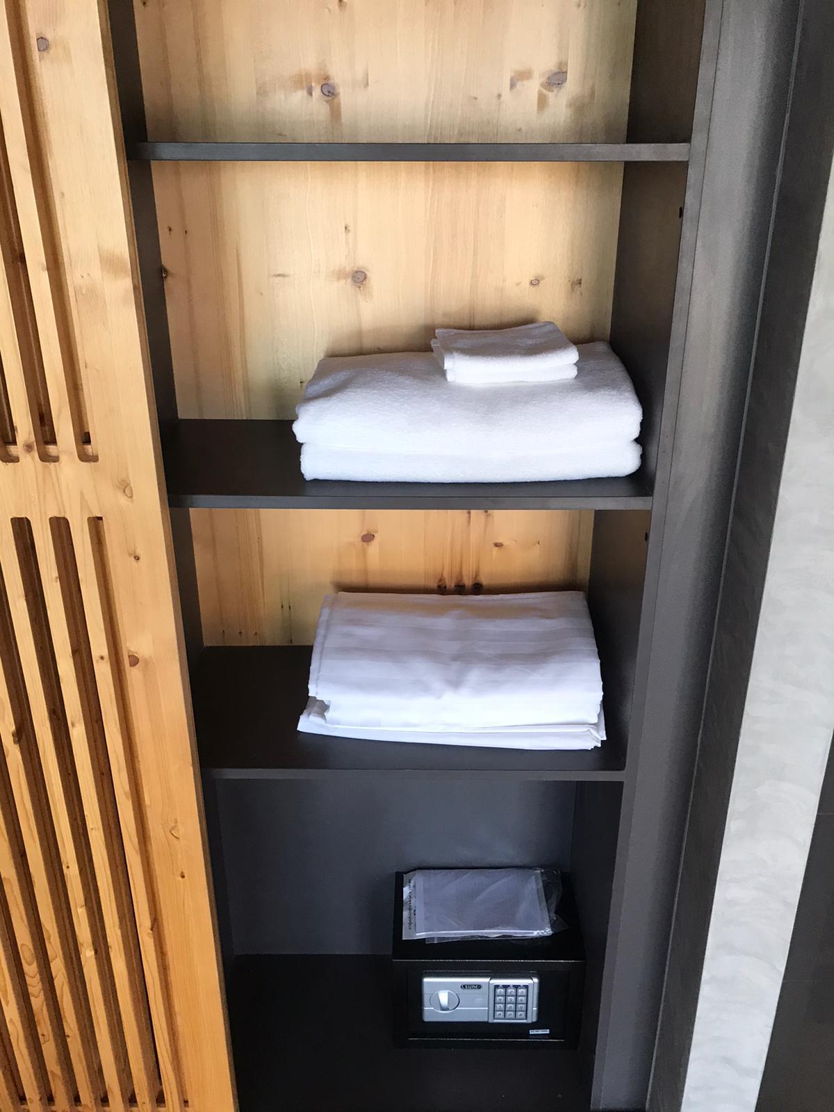 Studio apartment in a modern condominium, Nai Harn