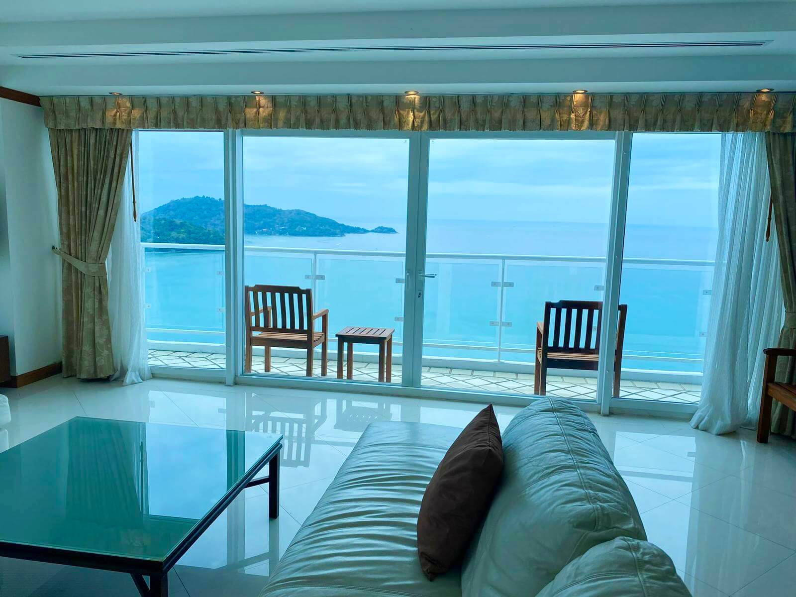 4 bedroom apartment with garden and sea view, Patong
