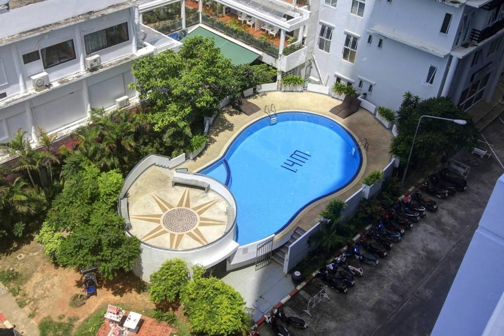Apartment with a modern interior in a new residential complex 5 minutes from Patong Beach., 1 bedroom