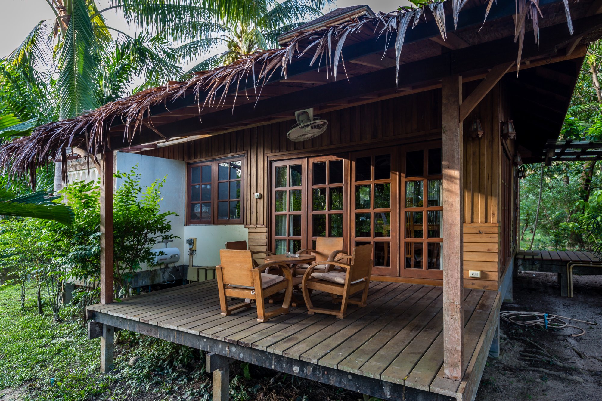 Cozy villa with a well-groomed flowering garden in Rawai, 1 bedroom