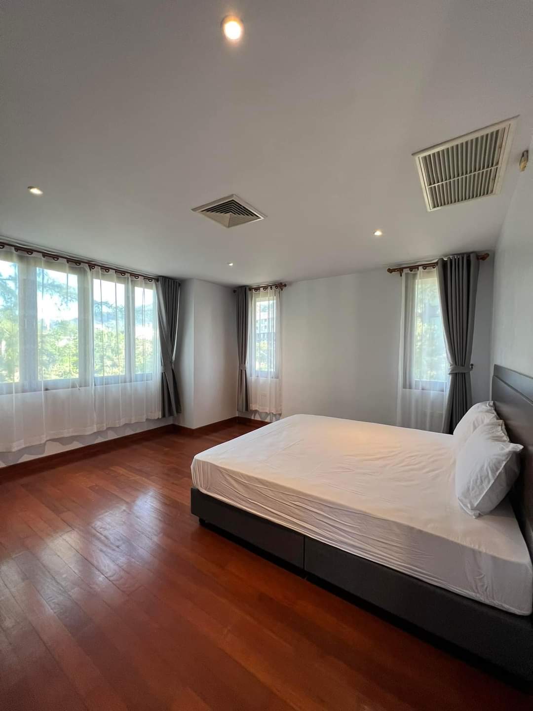 Beachfront apartment, 2 bedrooms, Surin