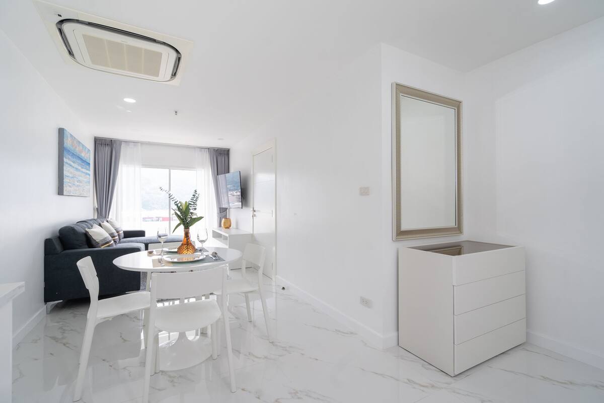 Apartment with a modern interior in a new residential complex 5 minutes from Patong Beach., 1 bedroom