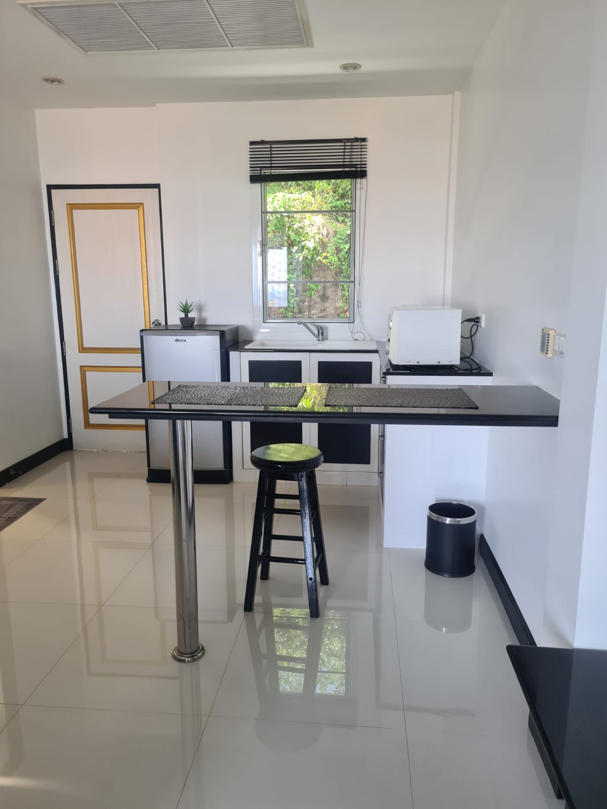 Studio apartment with sea view, Karon