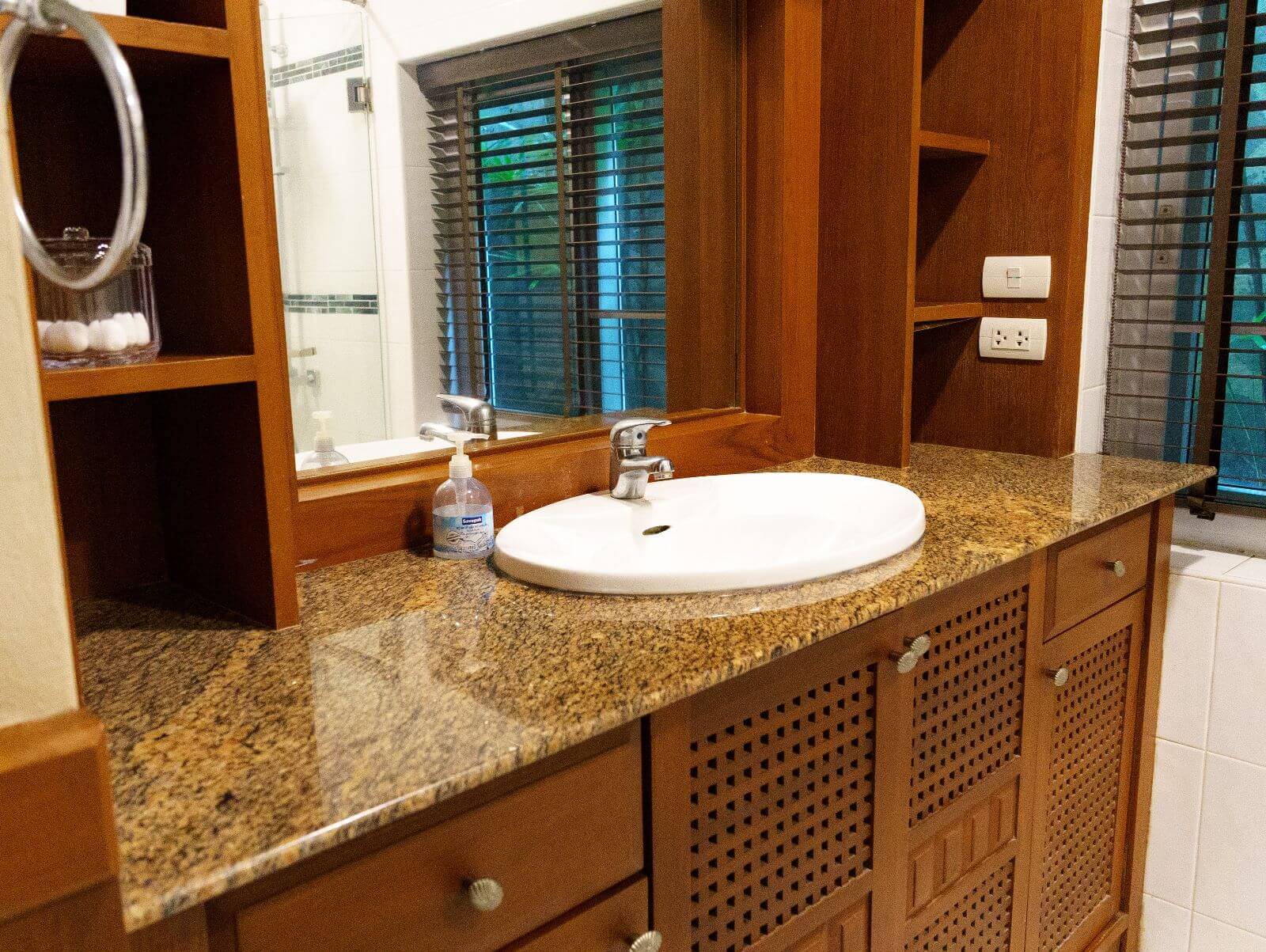 Ideal villa on rocky cliffs in Kamala area, 4 bedrooms
