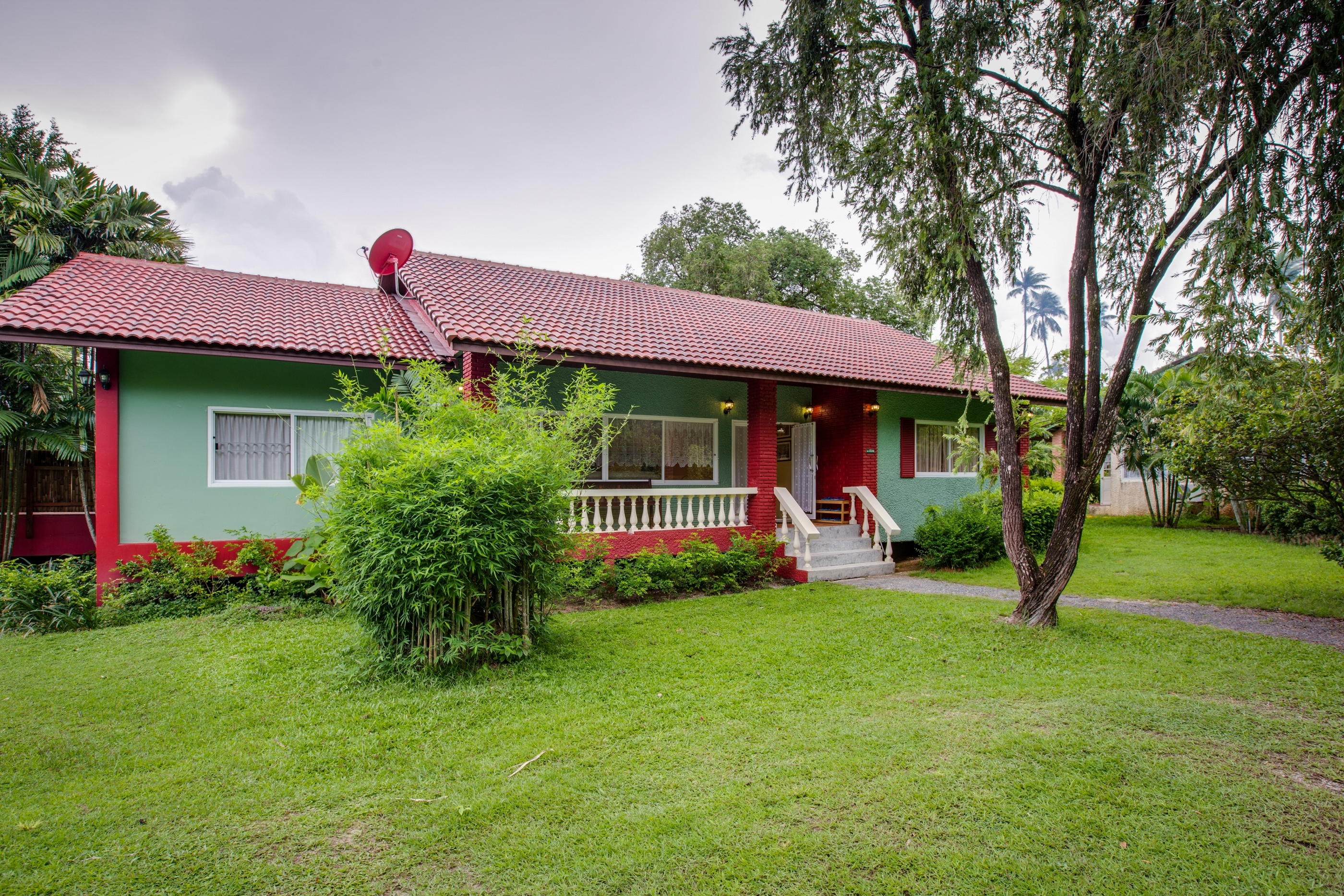 Modern villa with pool in Rawai, 3 bedrooms