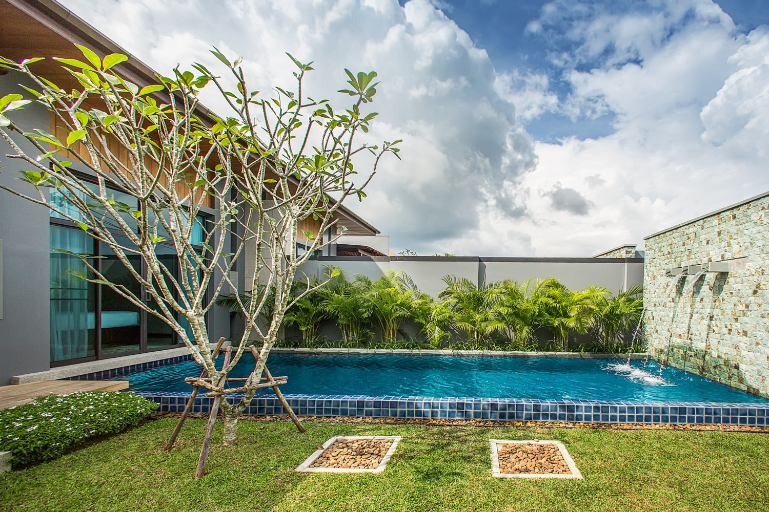 Villa with a pool in Nai Harn, 2 bedrooms