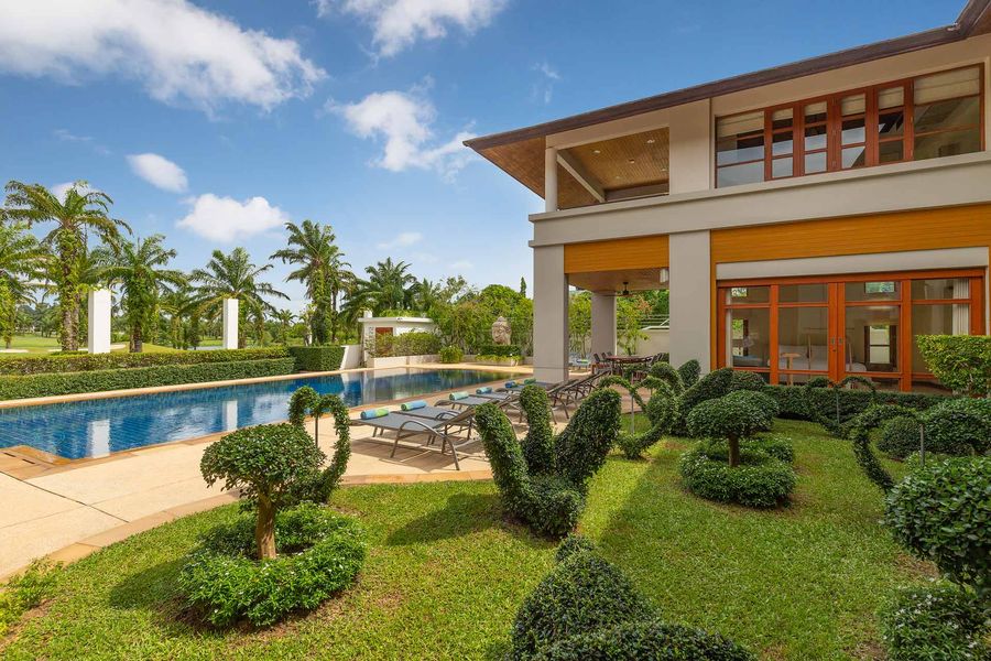 Spacious villa with private pool and landscaped garden, 5 bedrooms, Kathu