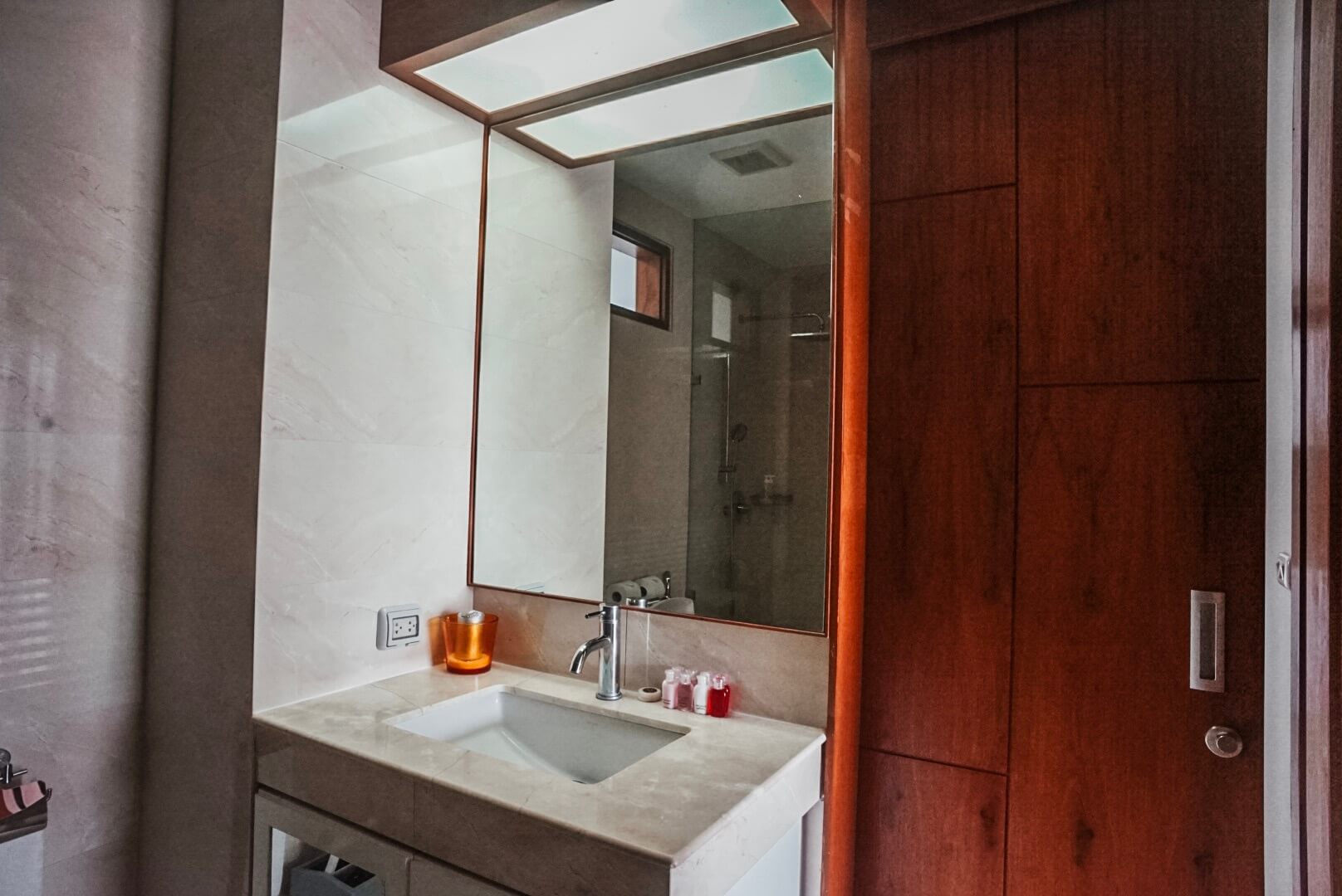 Modern Design One-Bedroom Apartment, Kata