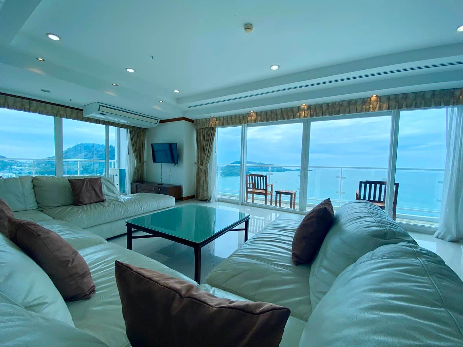 4 bedroom apartment with garden and sea view, Patong