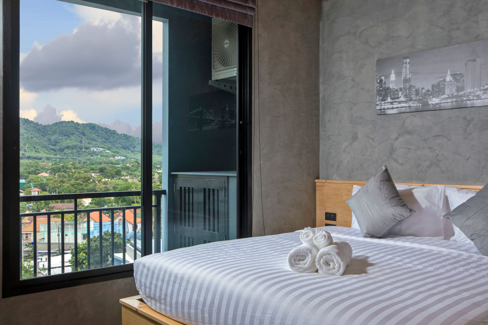 Studio apartment in a modern condominium, Naiharn