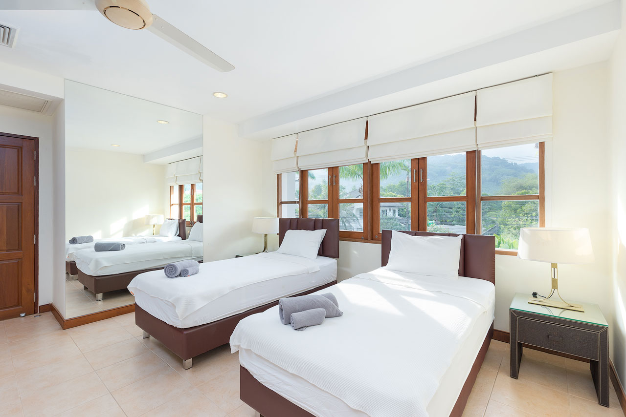 Spacious villa with private pool and landscaped garden, 5 bedrooms, Kathu