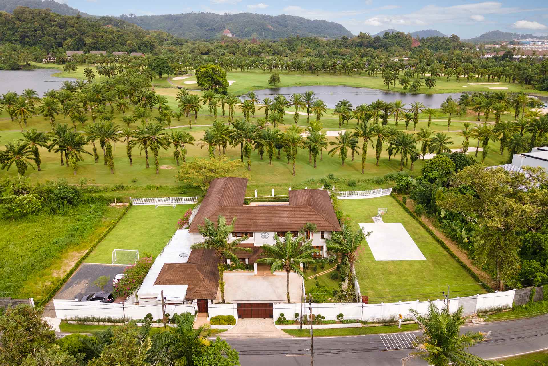 Spacious villa with private pool and landscaped garden, 5 bedrooms, Kathu