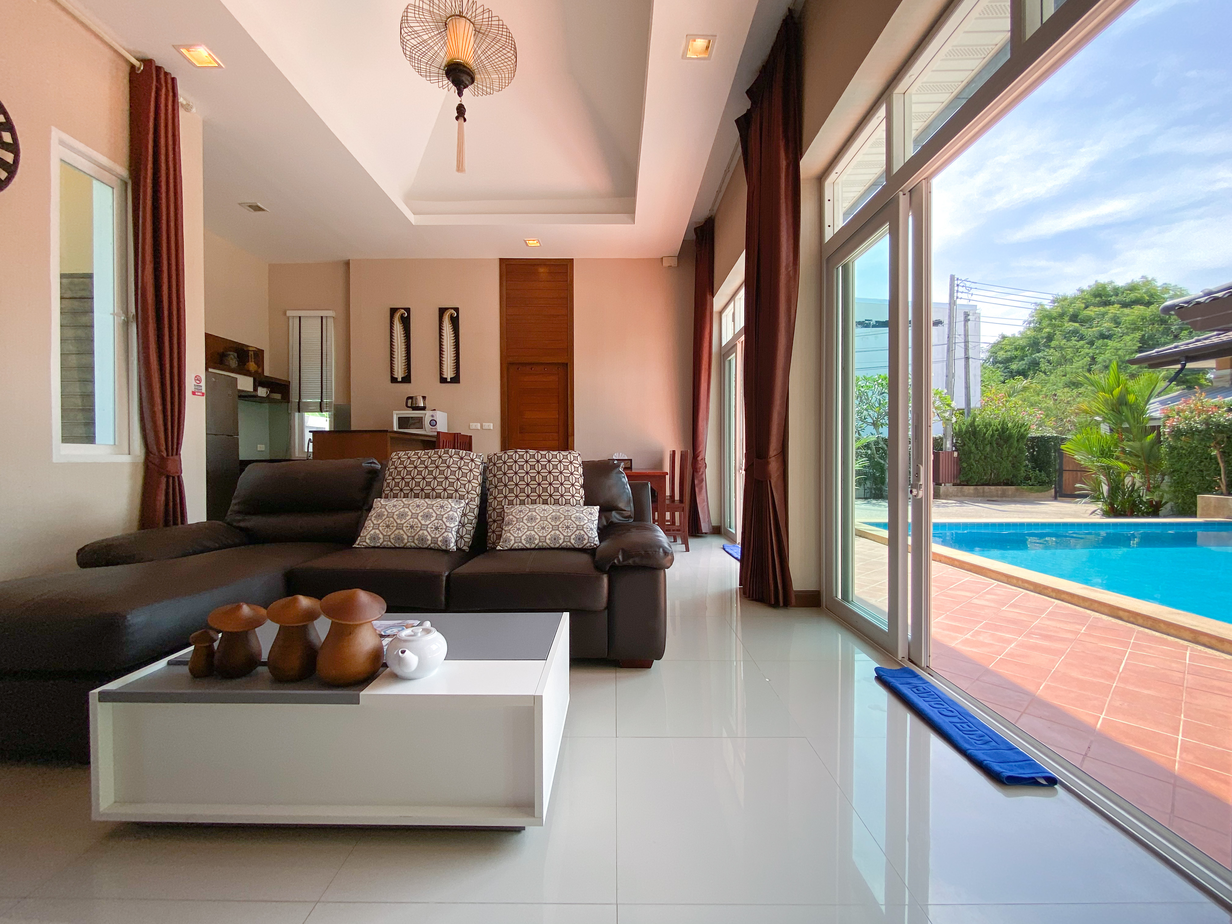 Private one-storey villa with a pool and a garden in a quiet area, 3 bedrooms, Rawai