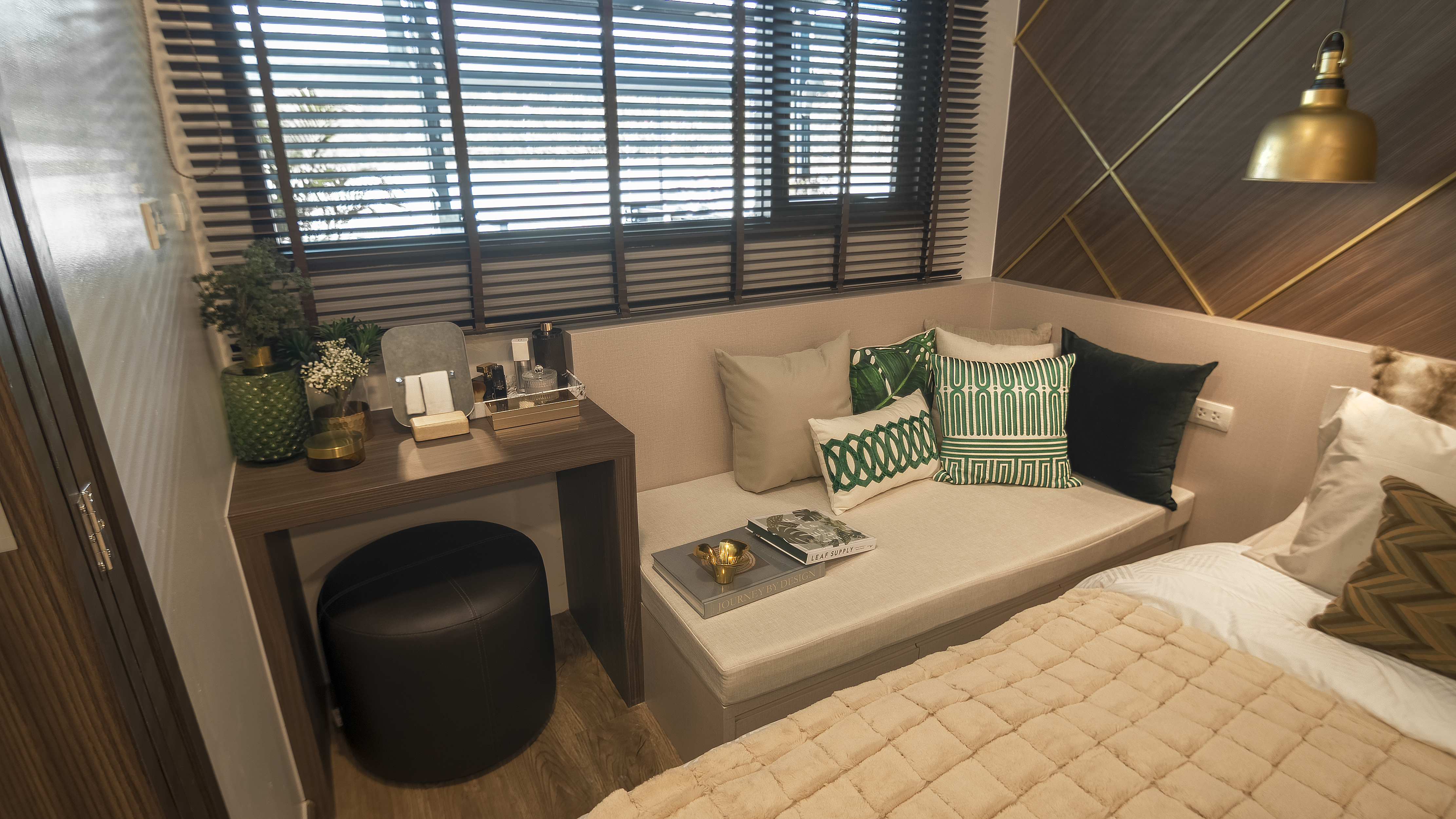 Spacious apartment with designer renovation and a breathtaking view from the window to the nature of the island, 1 bedroom
