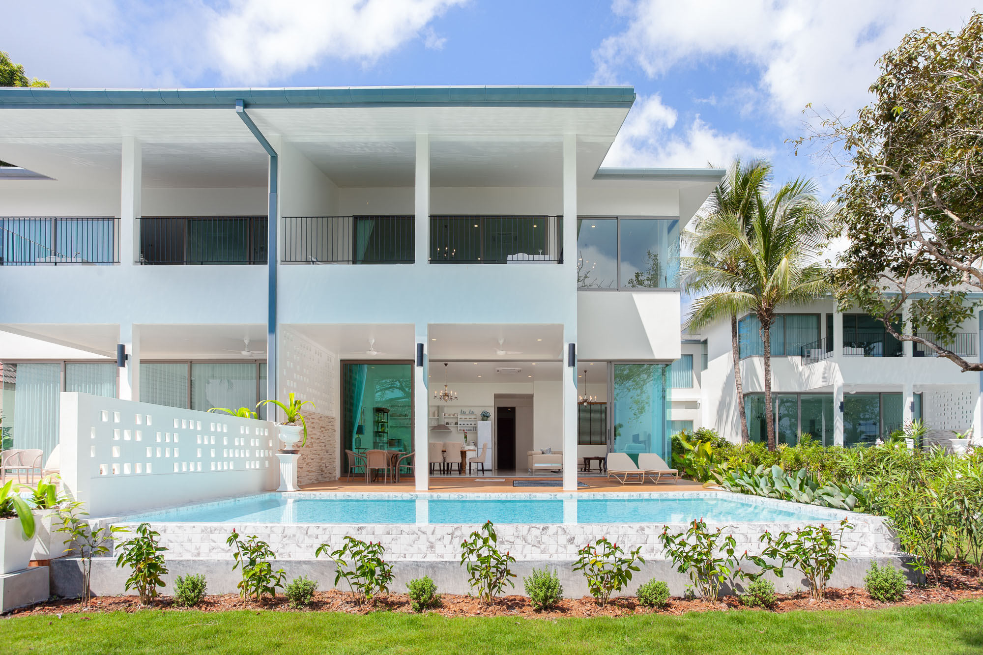 Two-storey villa with a pool in Rawai, 3 bedrooms