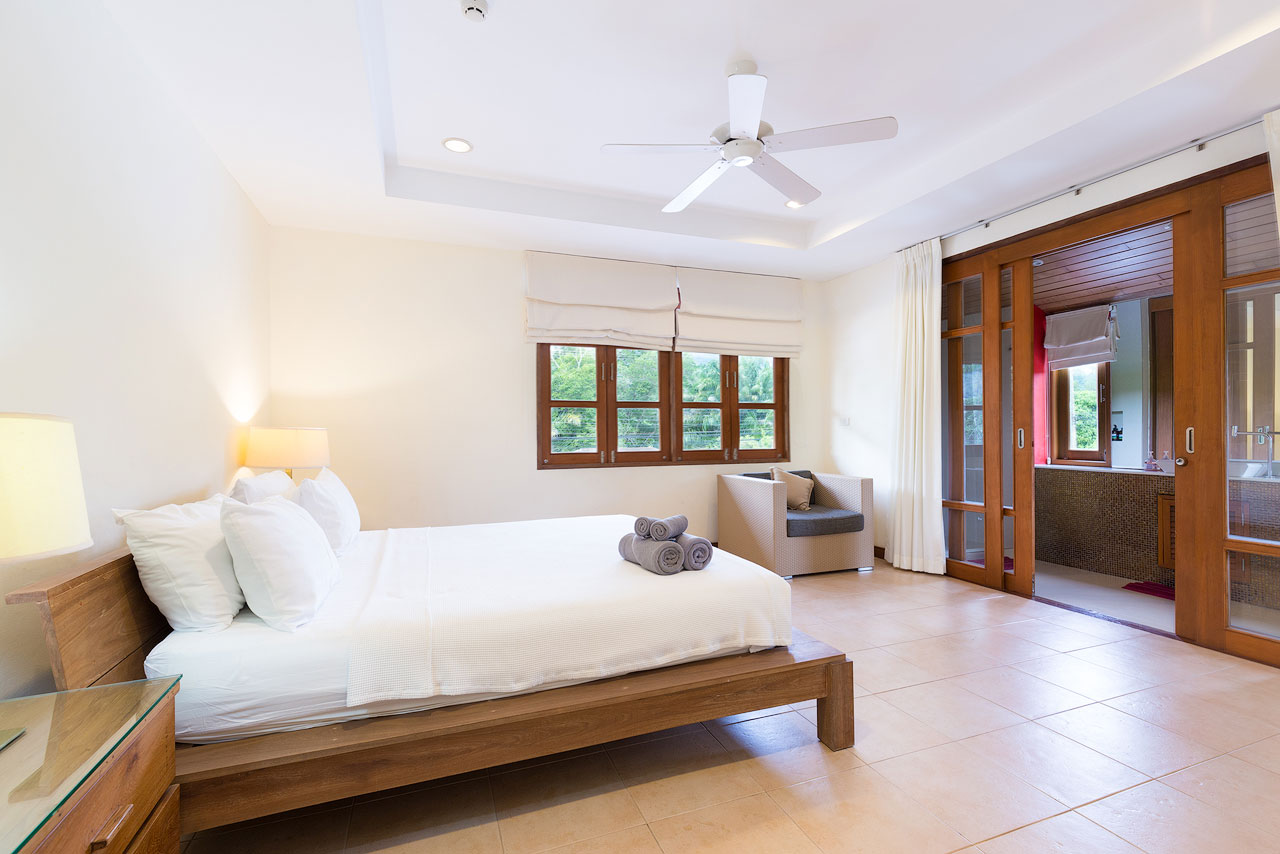 Spacious villa with private pool and landscaped garden, 5 bedrooms, Kathu