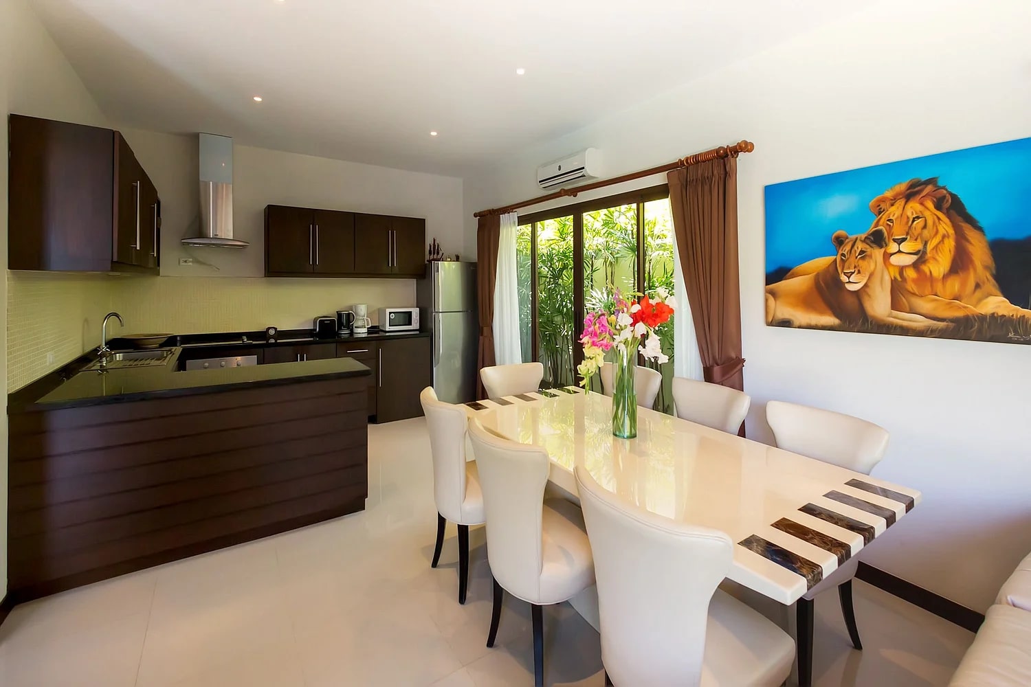 Cozy villa with a pool in Rawai, 3 bedrooms