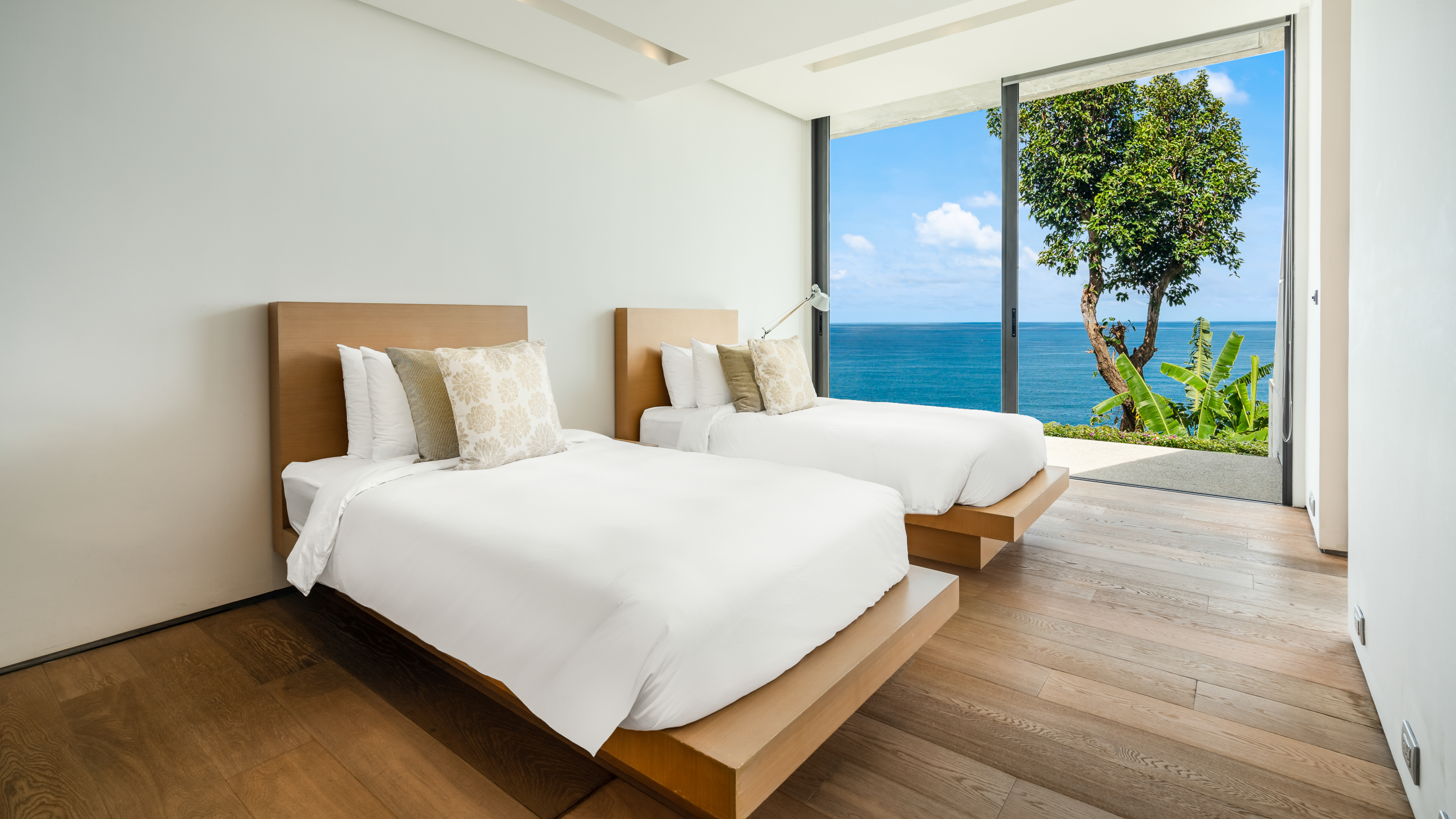 Spacious modern villa with designer renovation on the beachfront, 5 bedrooms, Kathu