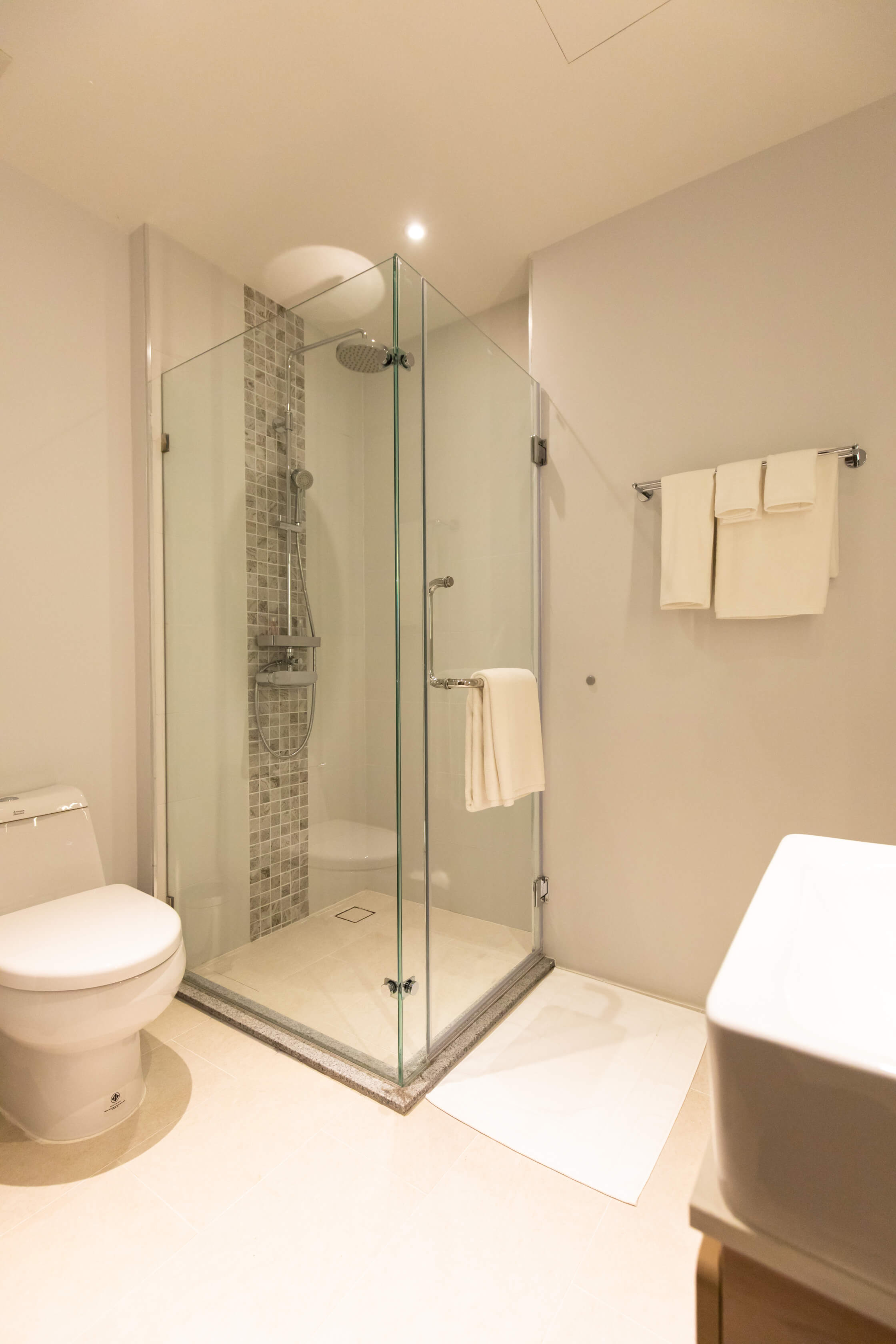 Bright 2-bedroom apartment with a beautiful view, Bangtao