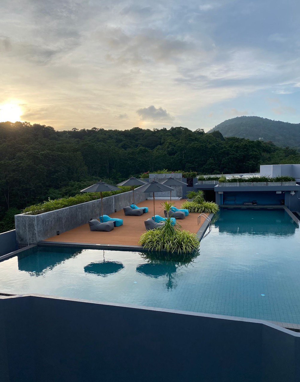1 bedroom loft style apartment, Nai Harn