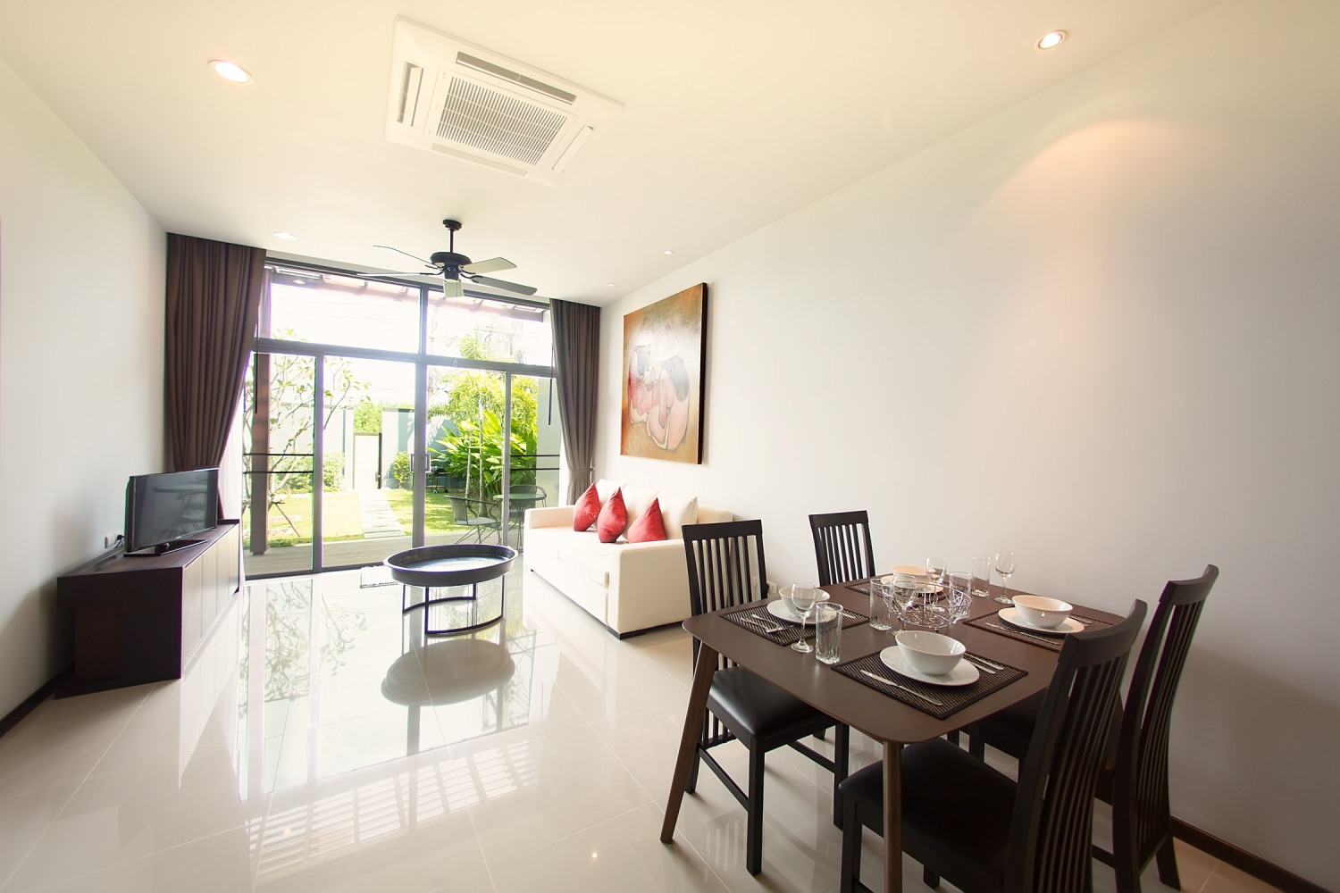 Villa with a pool in Nai Harn, 2 bedrooms