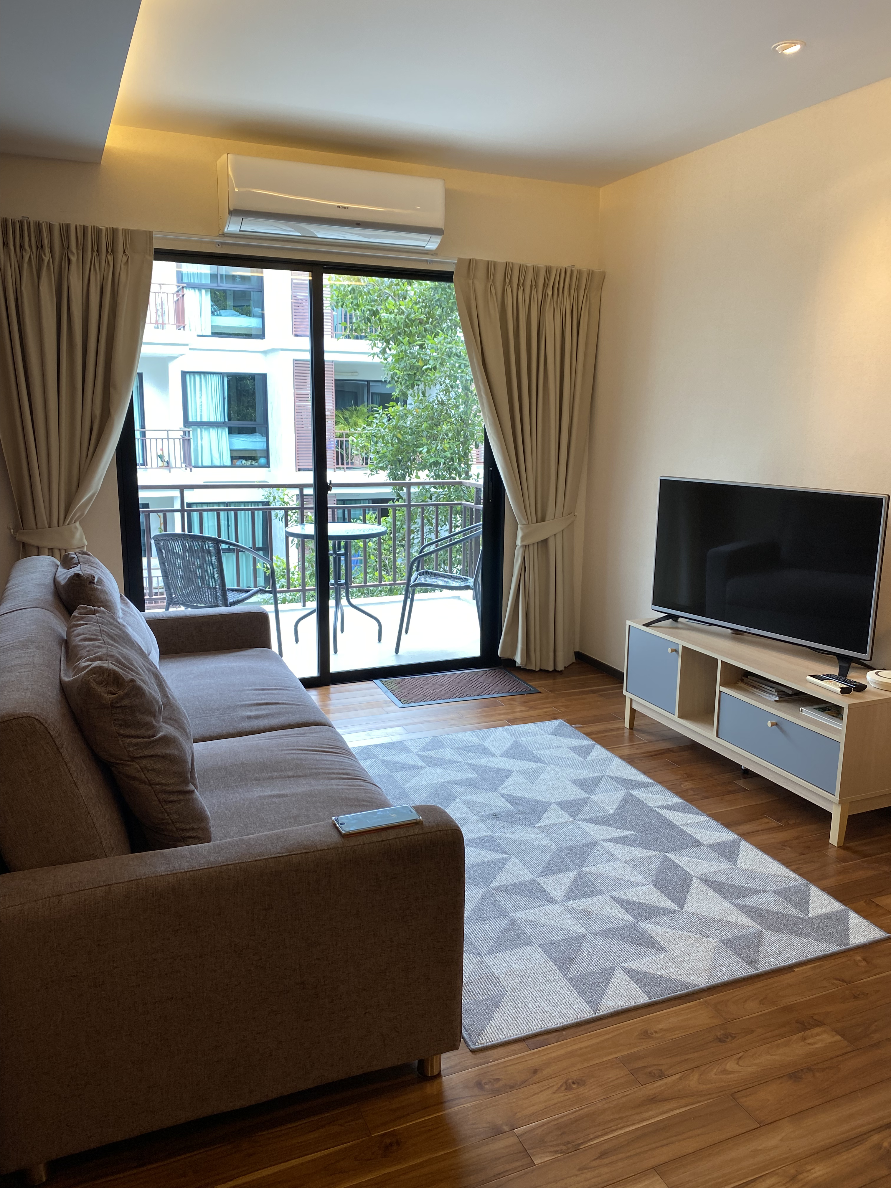 Apartment in a good complex within walking distance to Nai Harn beach, 1 bedroom