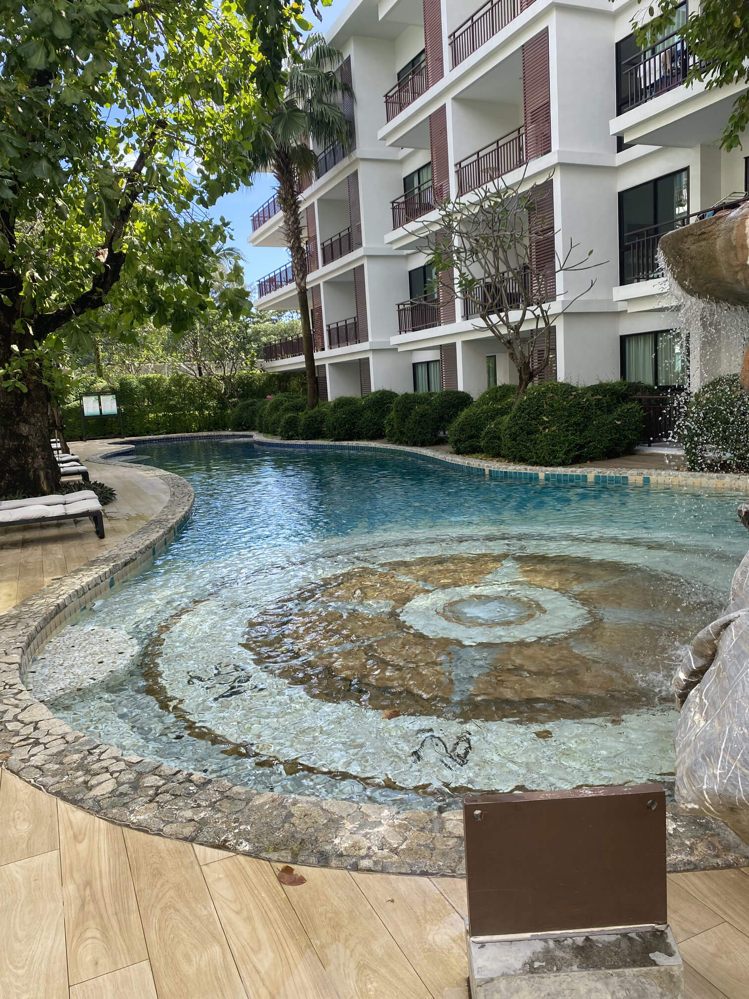 Cozy 1-room apartment overlooking the pool in a residential complex on the coastline, Rawai